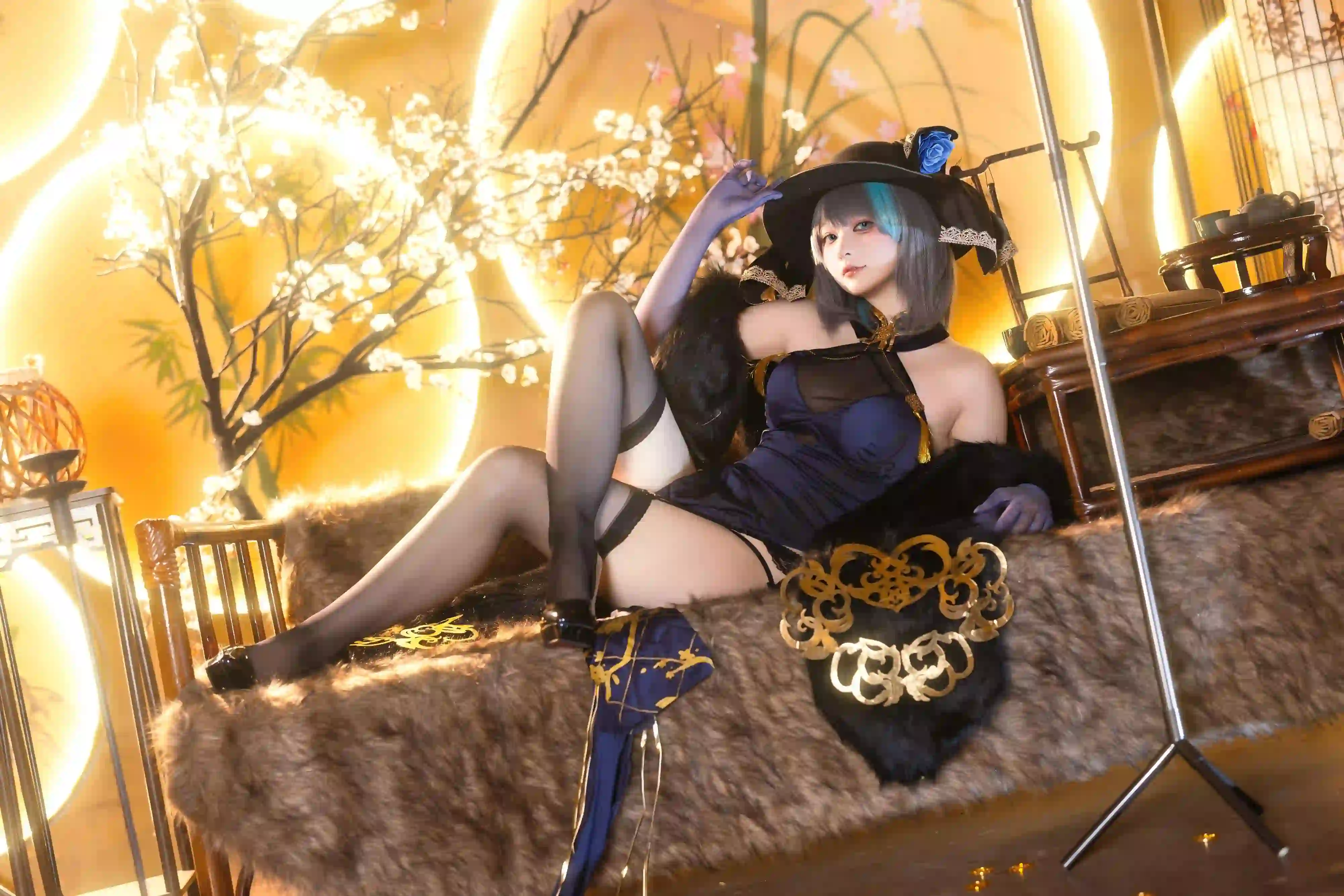 长发美女 丝袜美腿 cos 双腿交叉 性感