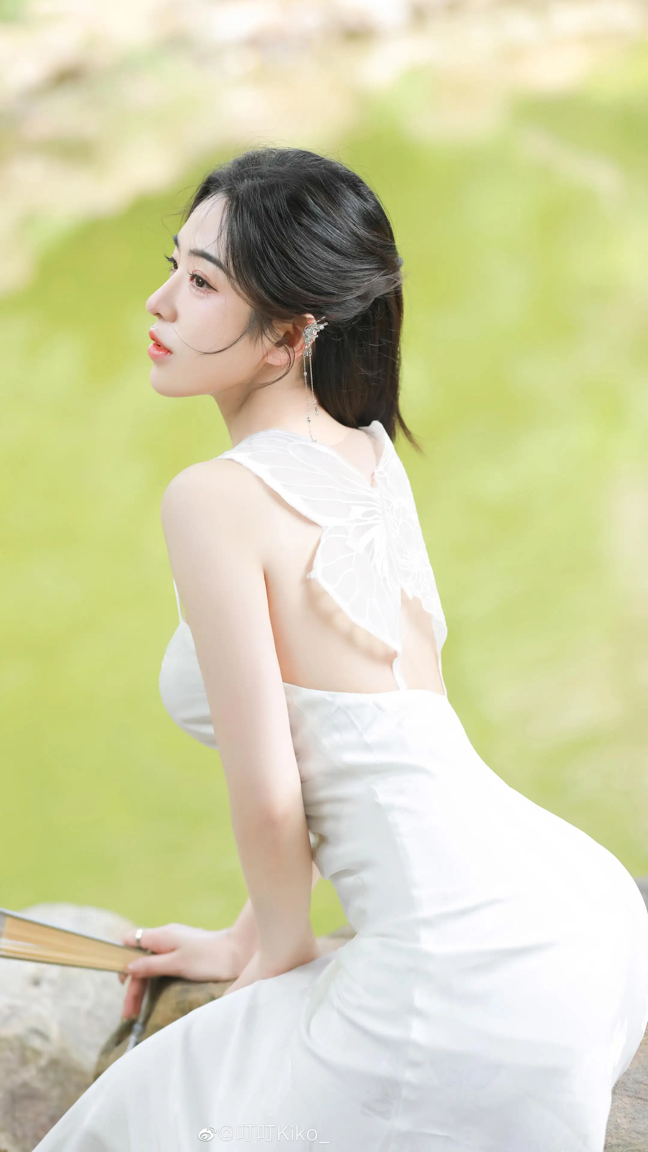 漂亮美女 白色裙子 唯美好看背部 侧脸