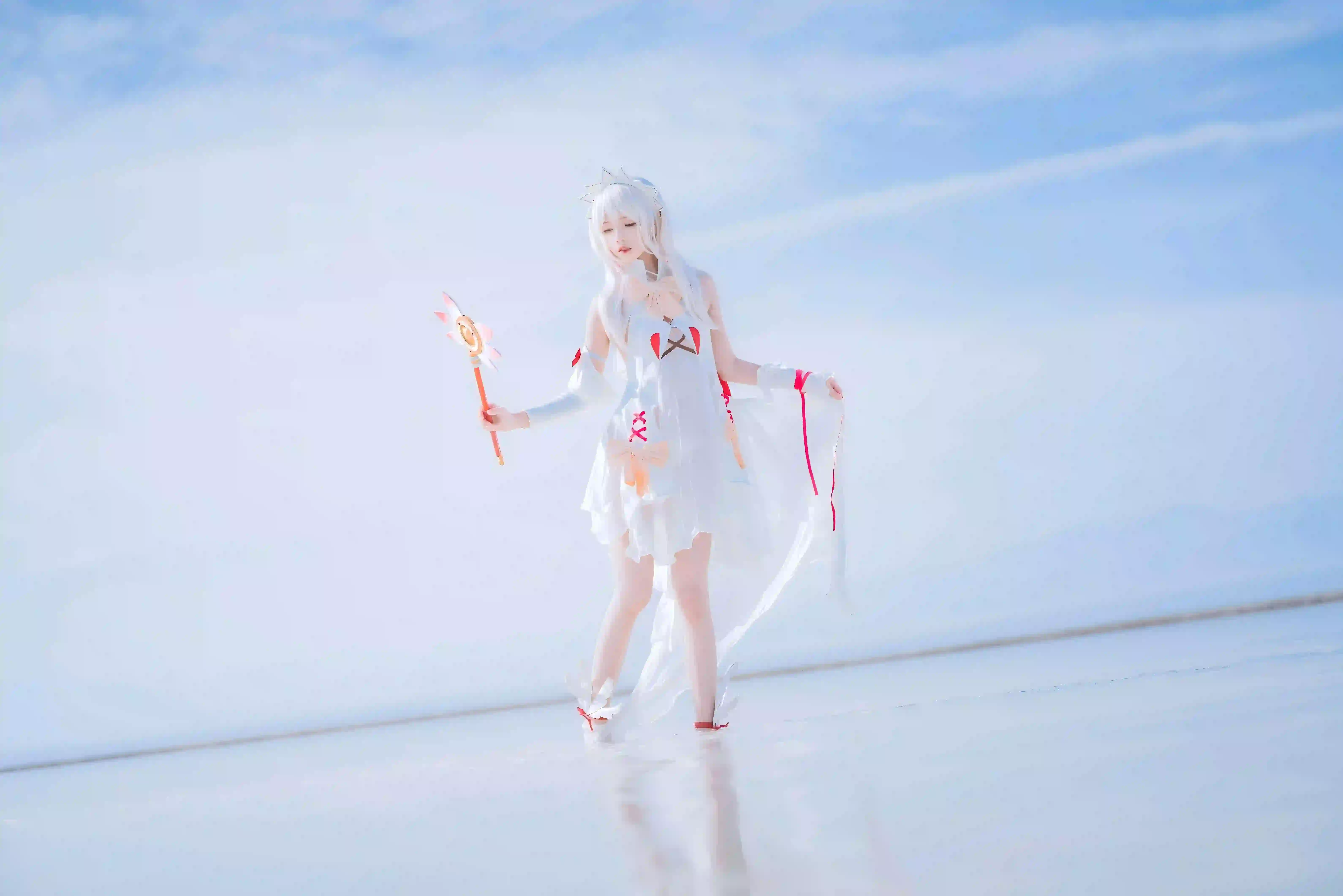 coser 蓝天白云 白色长裙 美女 舞蹈
