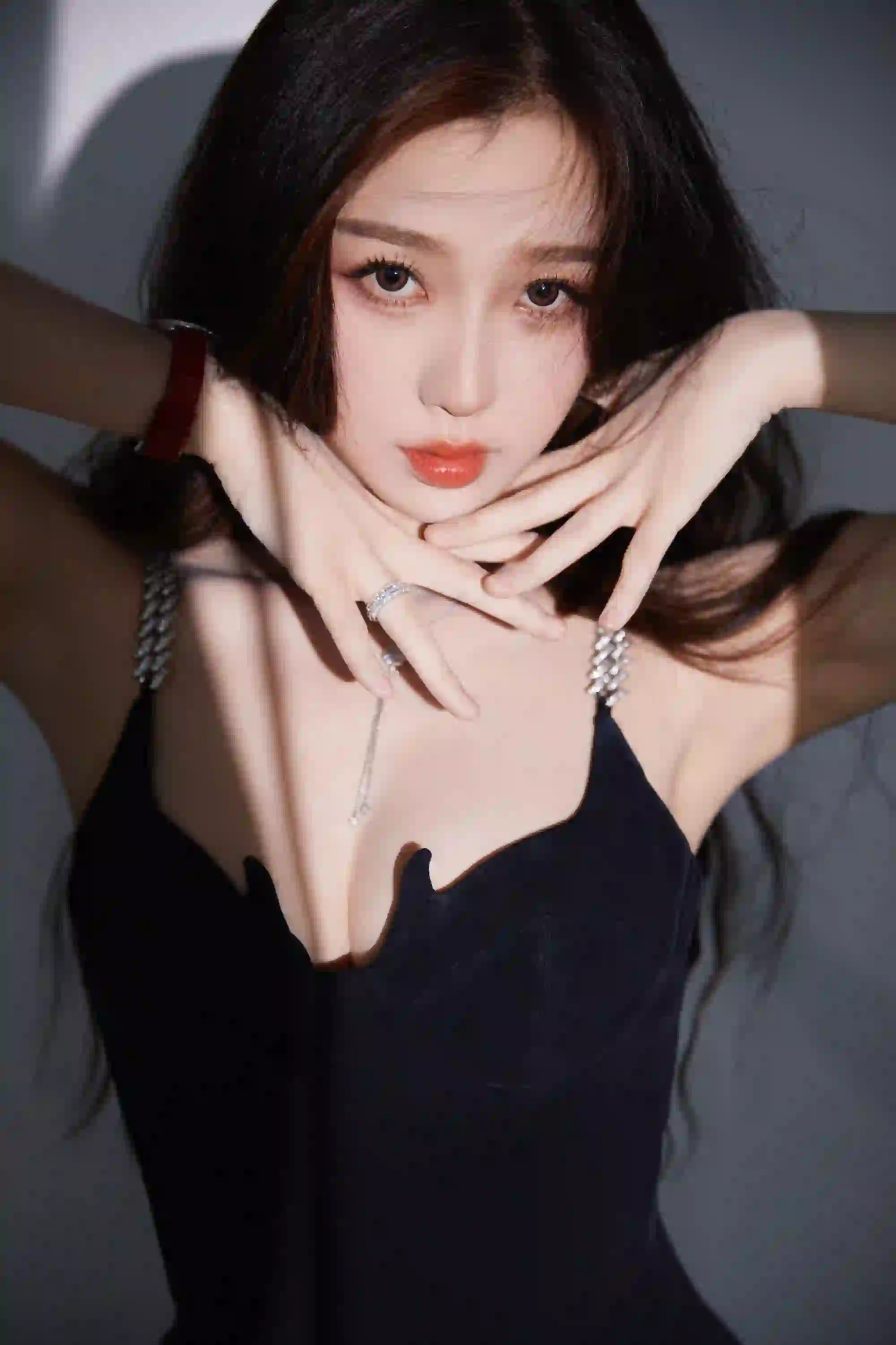 虞书欣 黑色吊带裙 性感美女