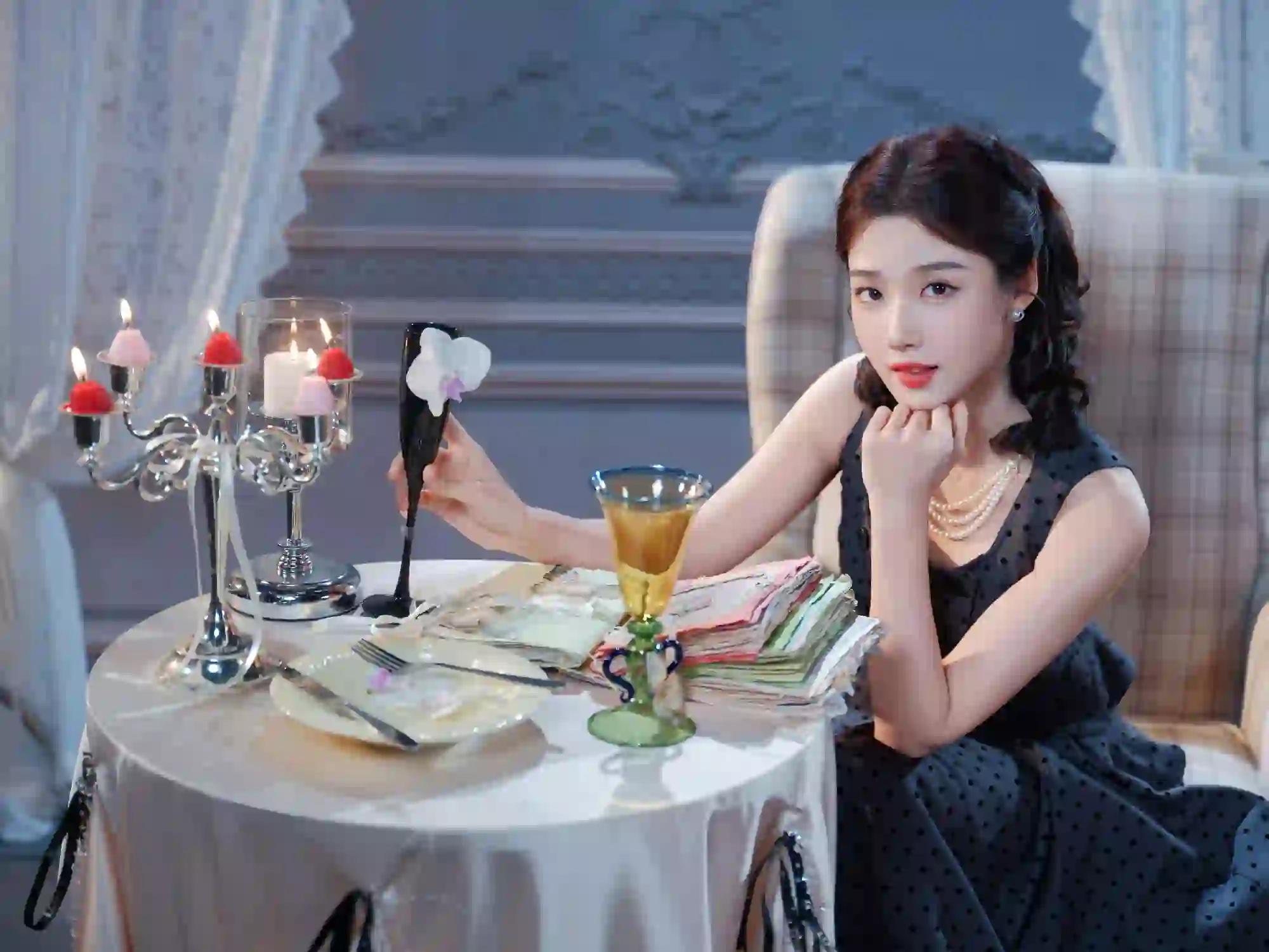 卢昱晓 长发清纯美女 写真 酒杯