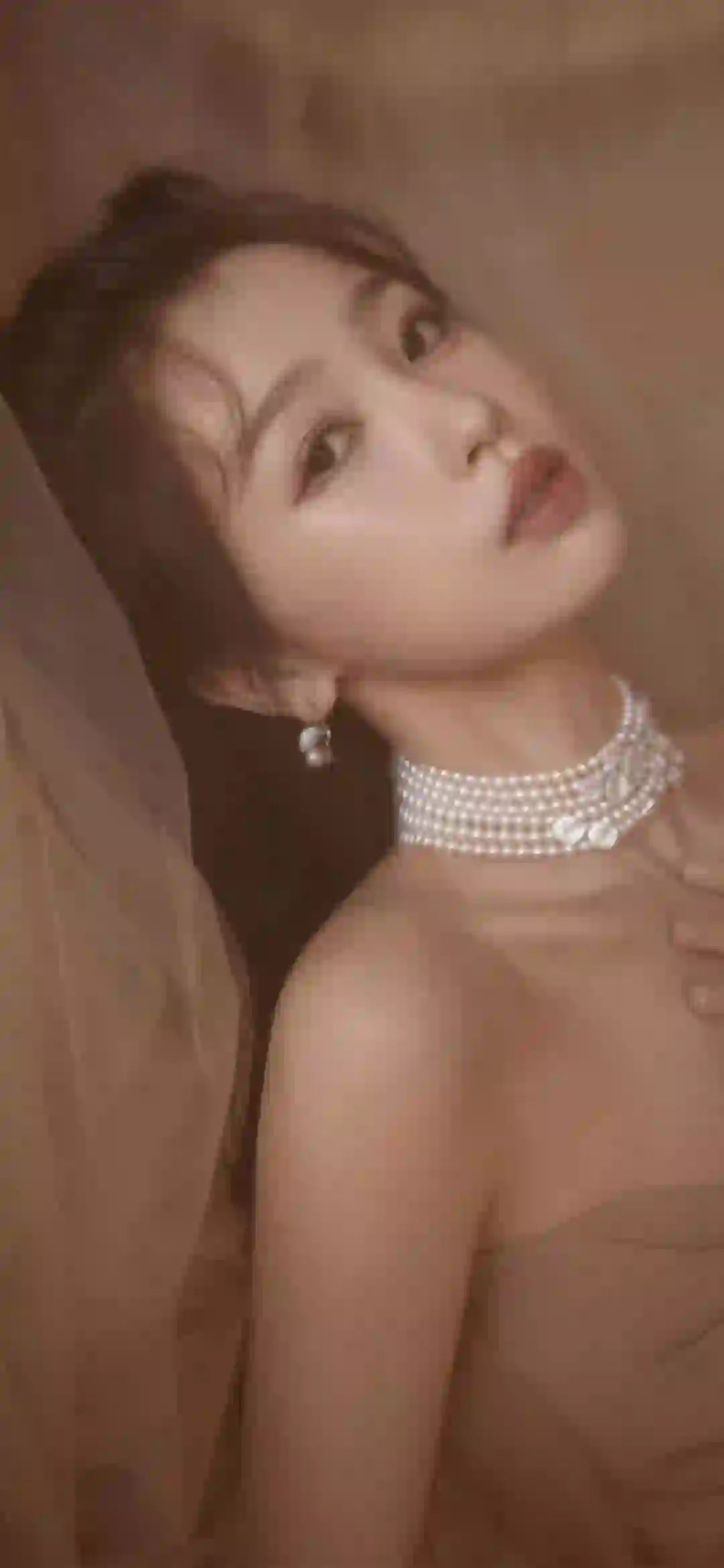 虞书欣 珍珠项链 抹胸