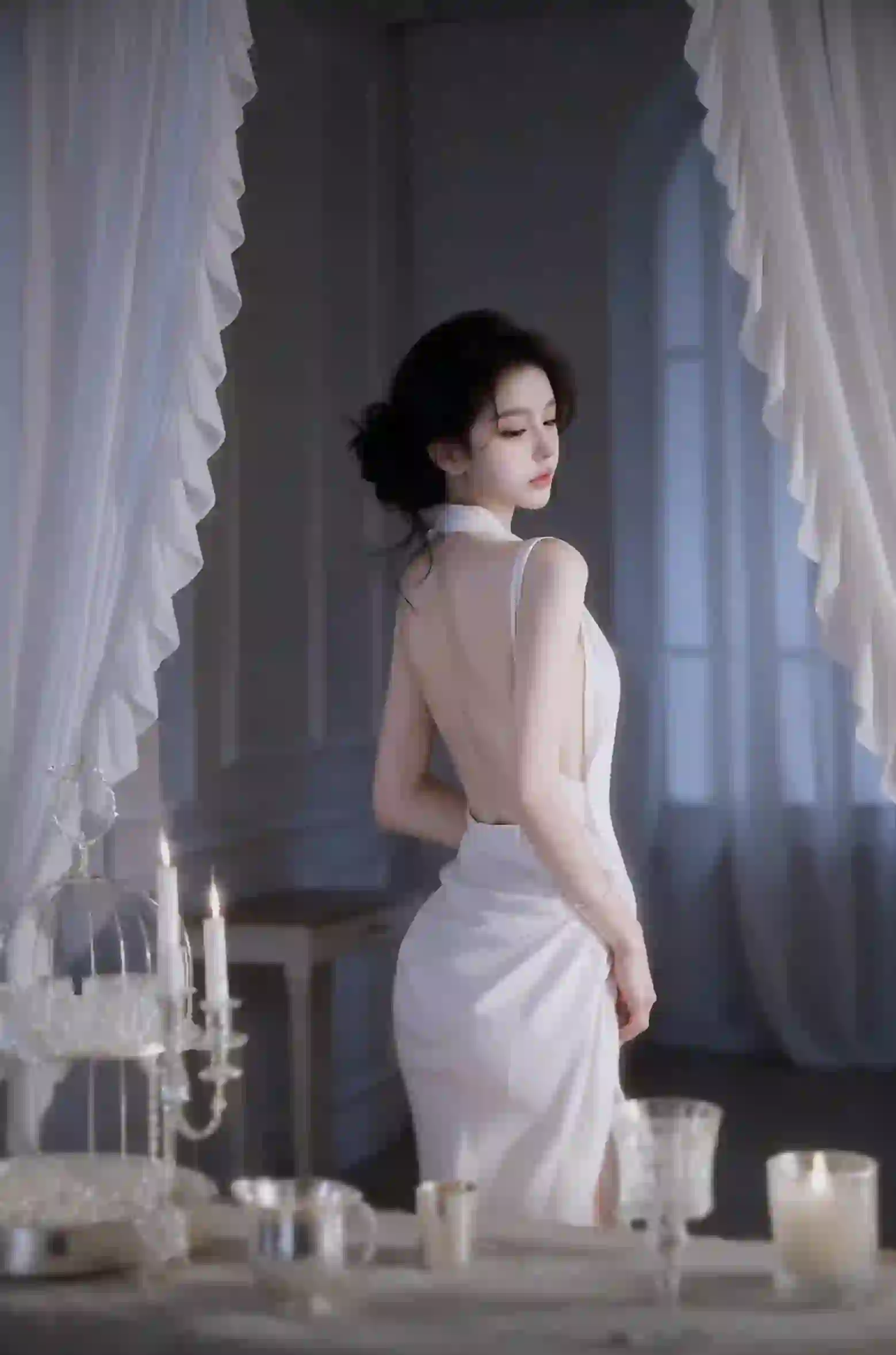 漏背美女 白色吊带长裙美女 居家写真