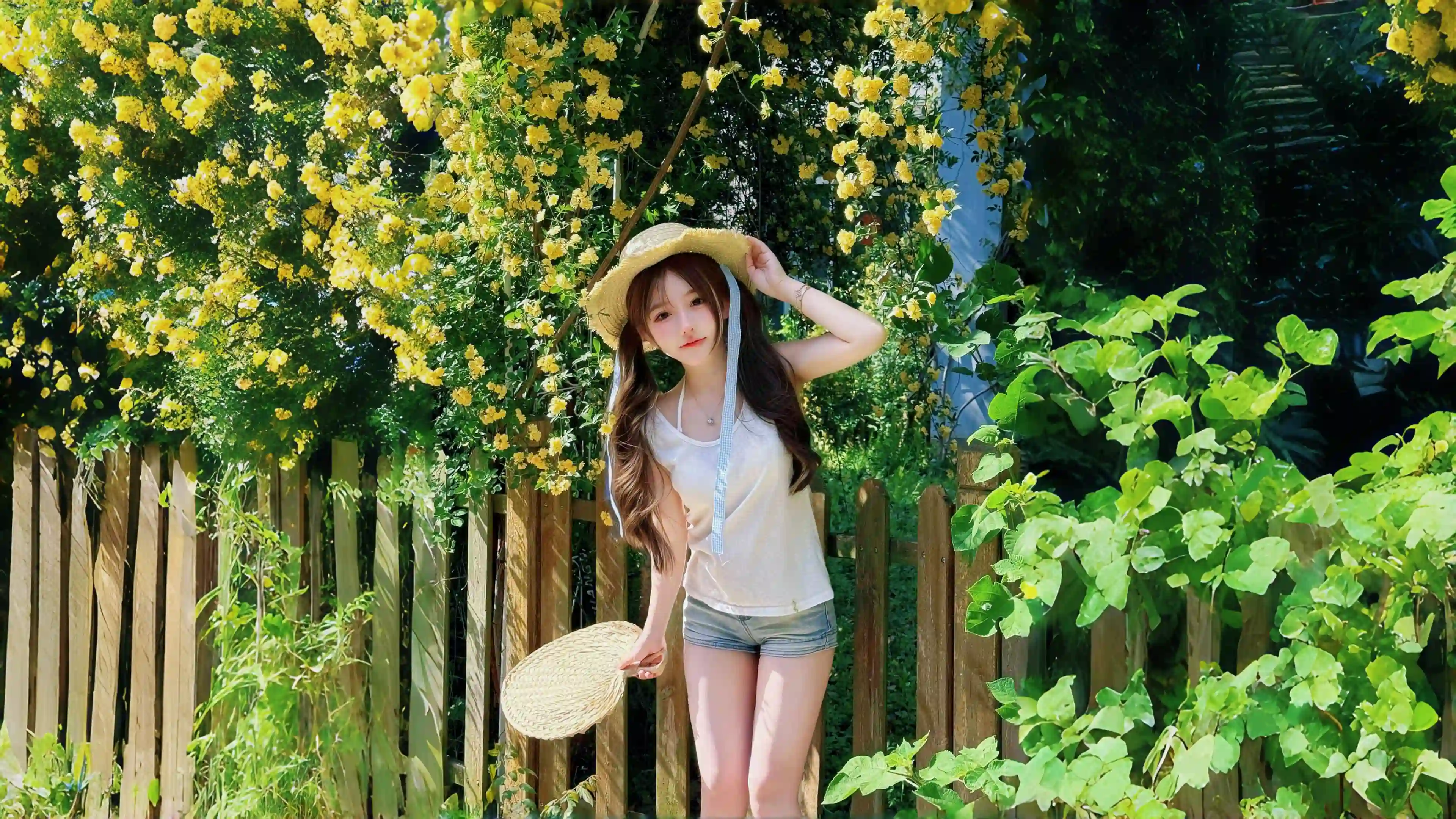 夏日阳光美女 户外写真 绿色 生机盎然