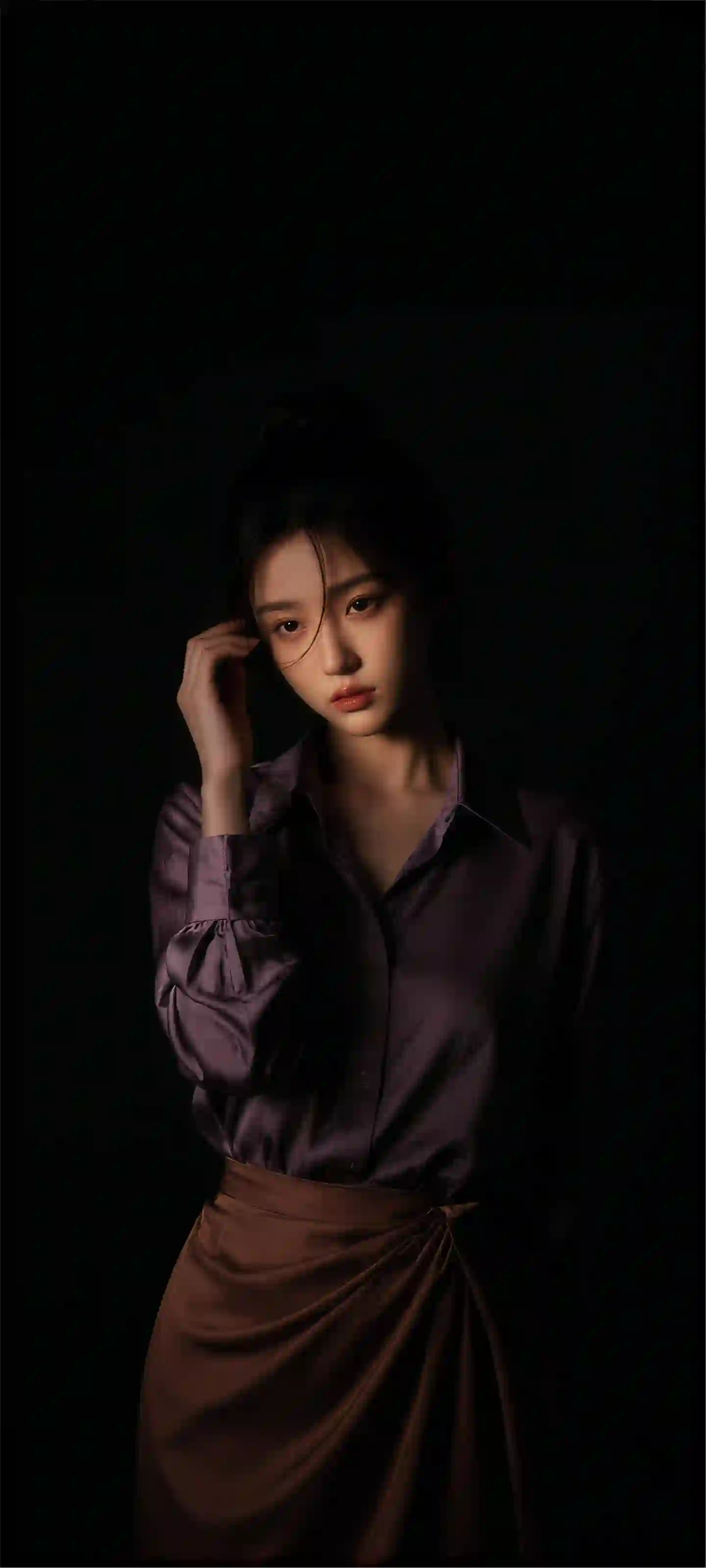 暗调光影 紫色缎面衬衫 时尚人像 唯美写真 高级感