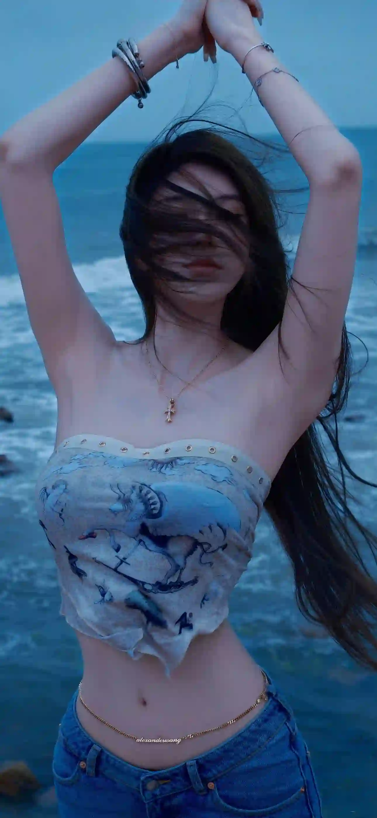 海边 女孩 长发 微风 海浪 人像摄影 清冷