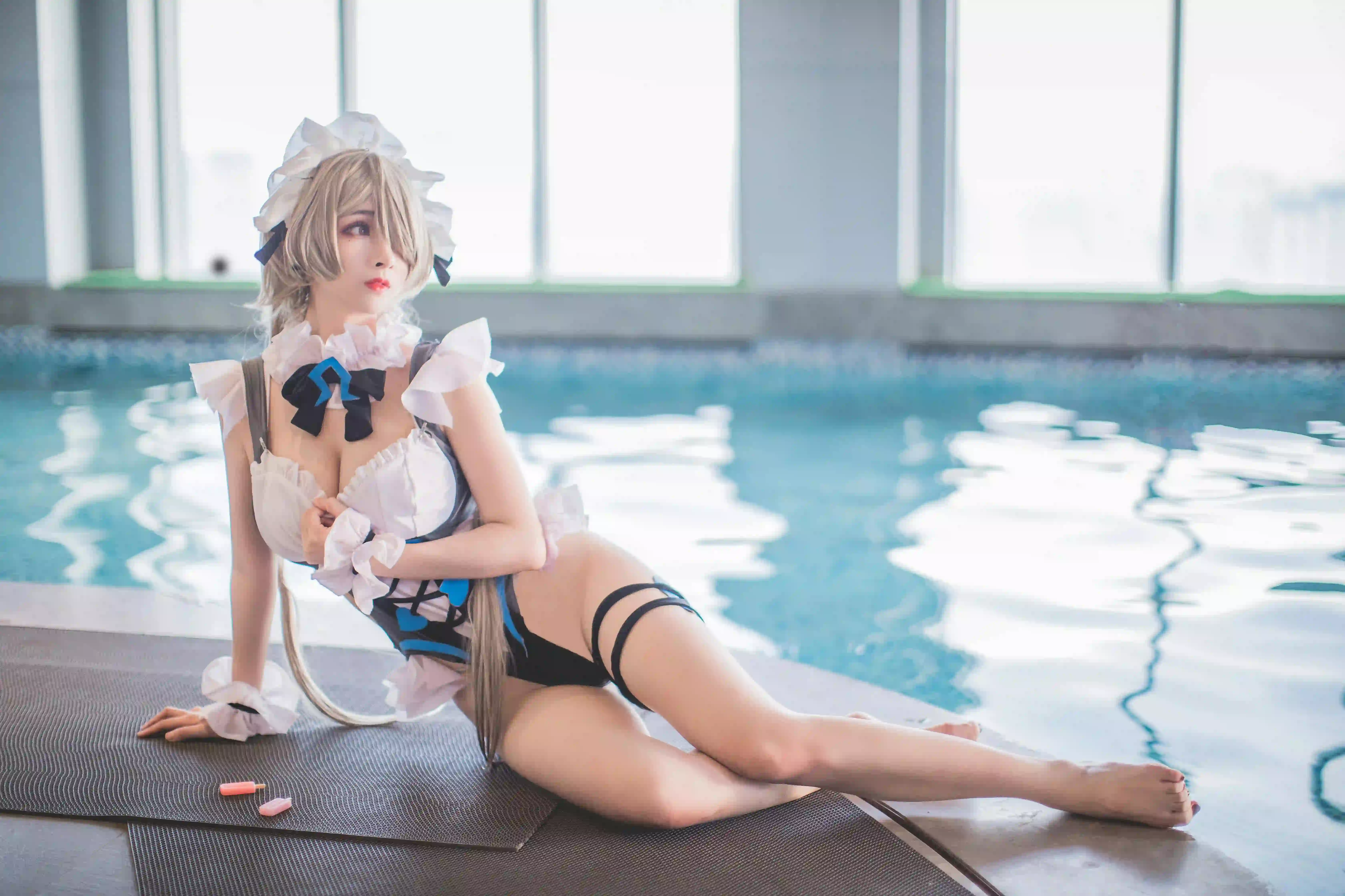 cosplay rioko凉凉子 泳池 性感美女 长腿美女