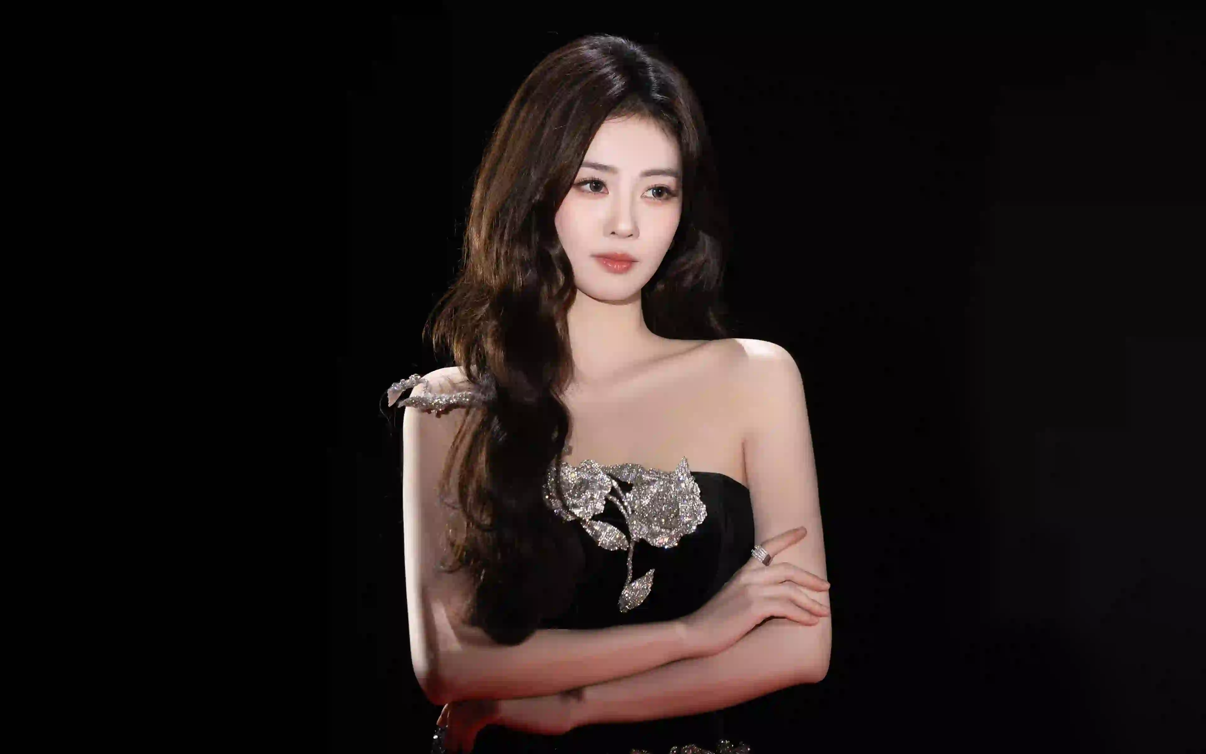 白鹿 长发性感美女 明星 抹胸穿搭 