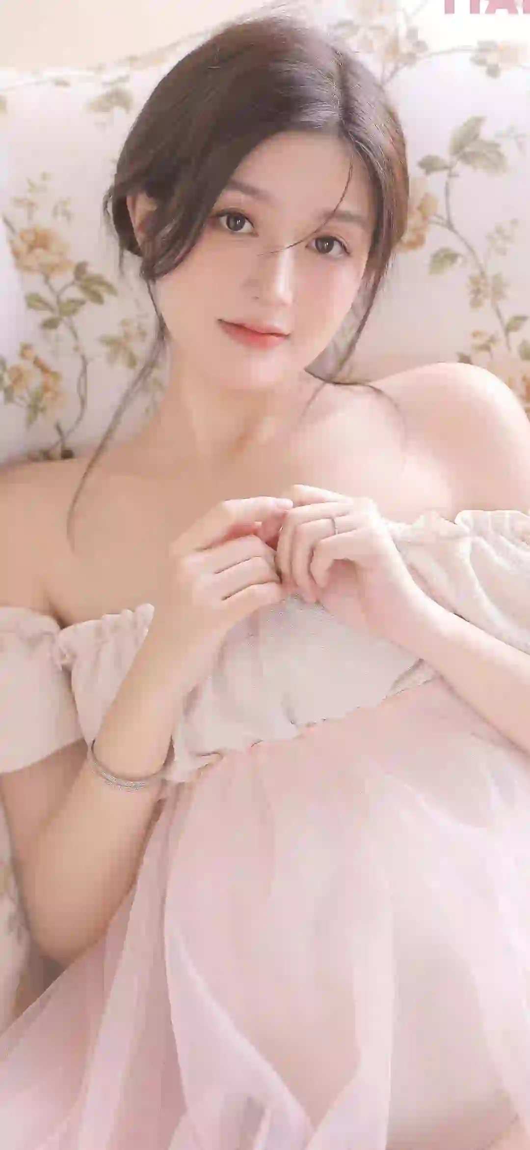 长发清纯美女 可爱 微笑女孩 抹胸