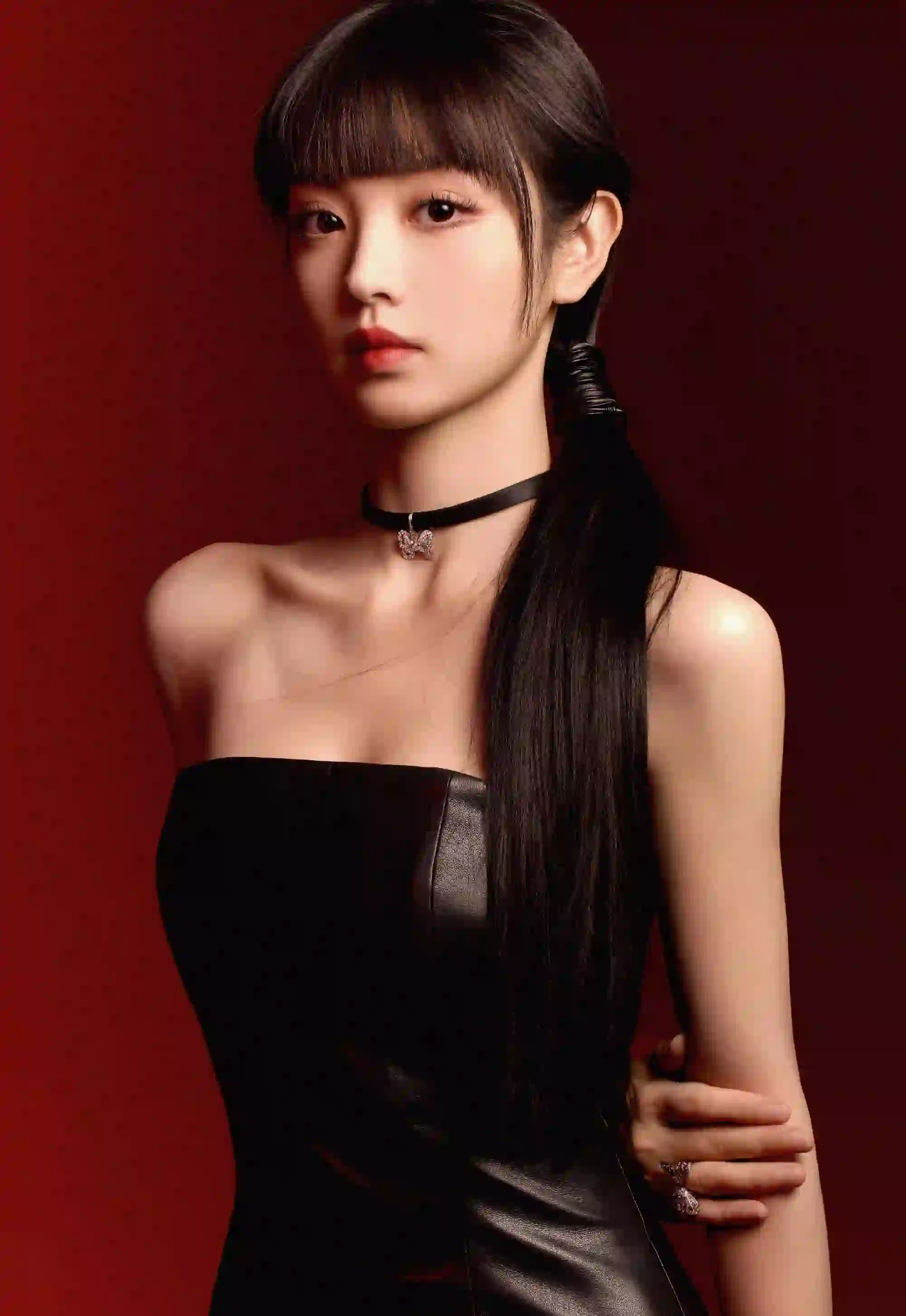 田曦薇 黑色长裙 抹胸穿搭 性感美女