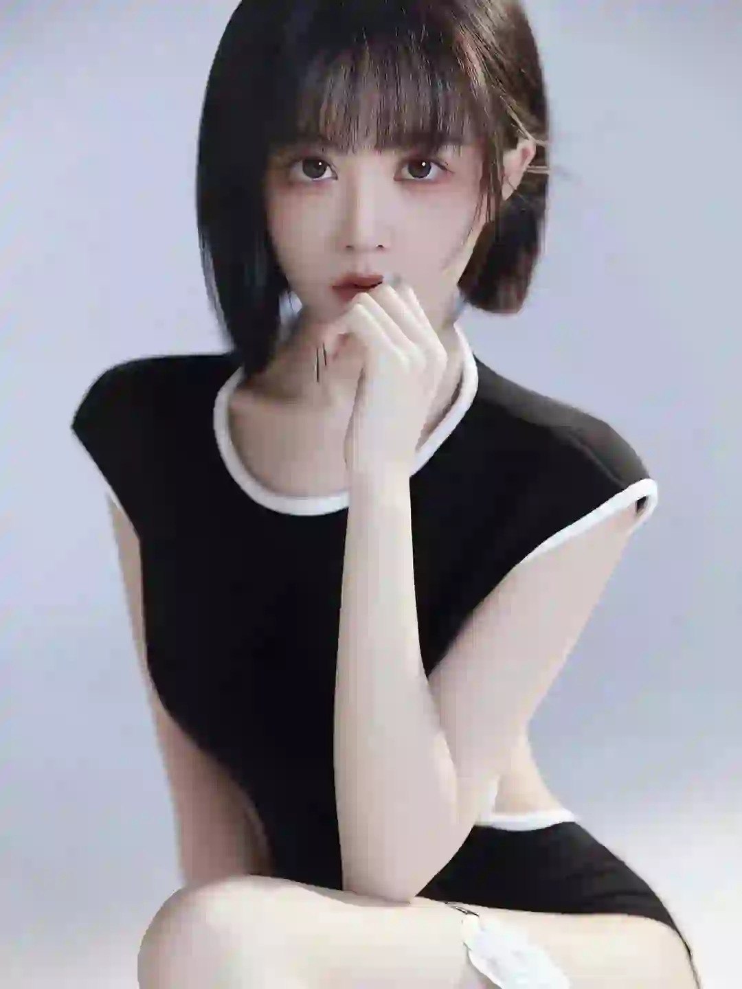 短发清纯美女 性感美女 黑色连衣裙 长腿美女