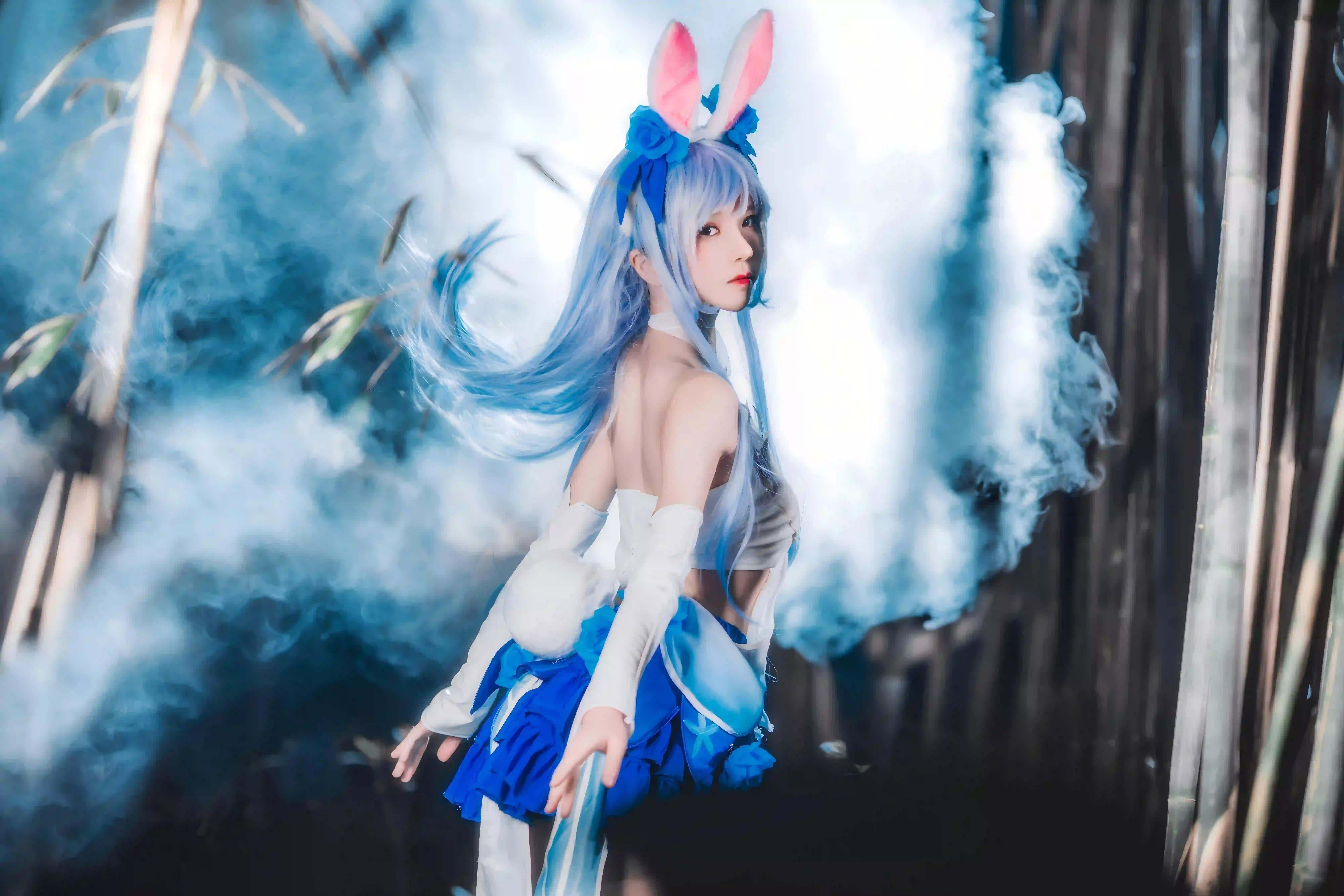 长发美女 coser 游戏角色 公孙离 蓝色头发 背