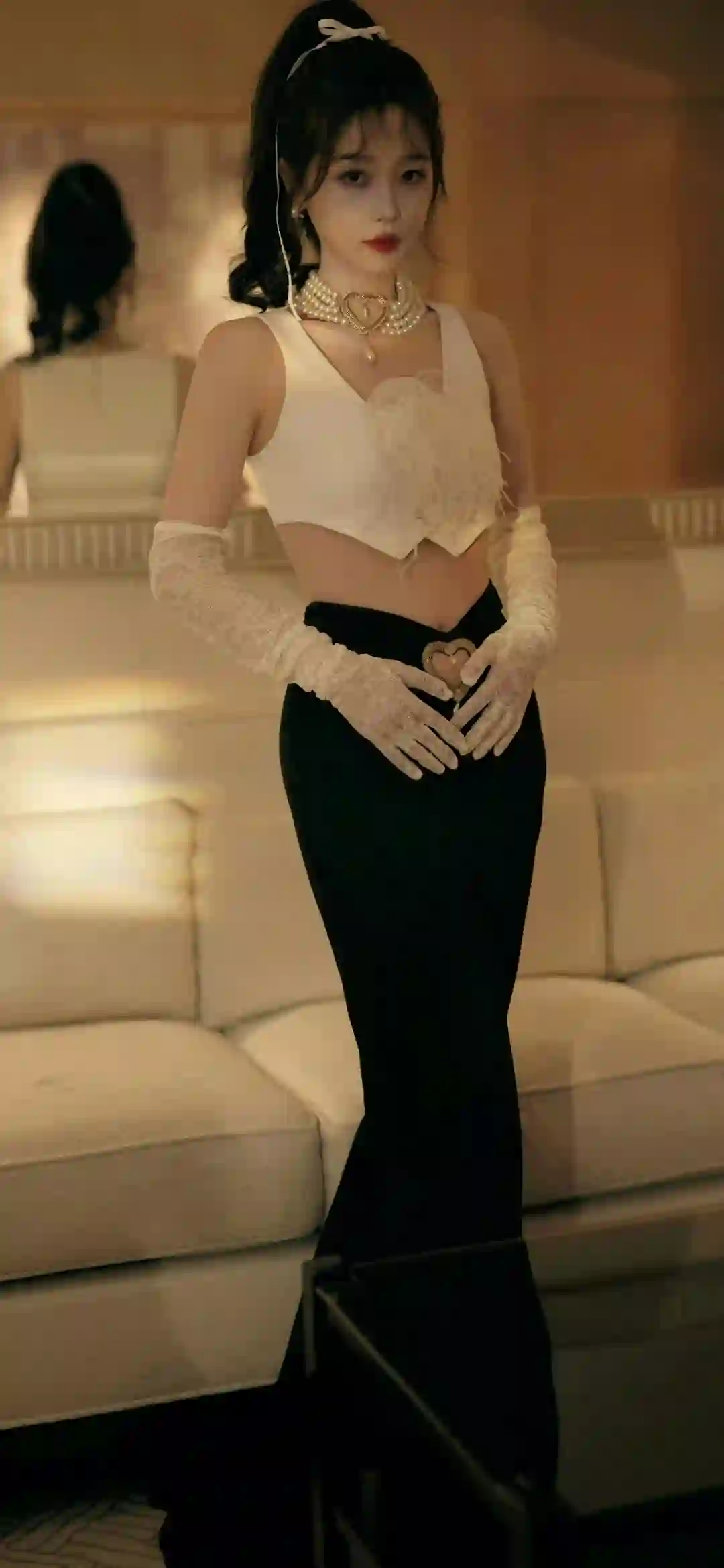 美女明星  虞书欣 居家写真 性感 黑色长裙