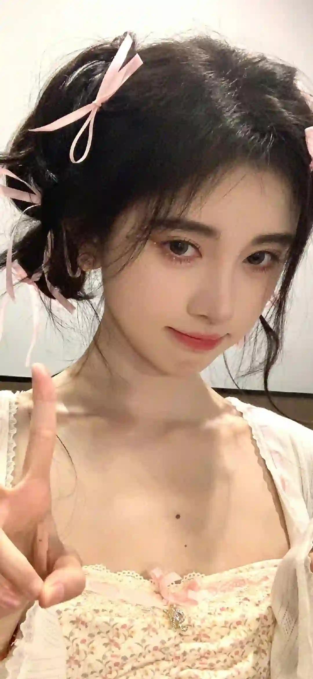 明星壁纸 长发可爱美女 时尚美女 鞠婧祎 可爱