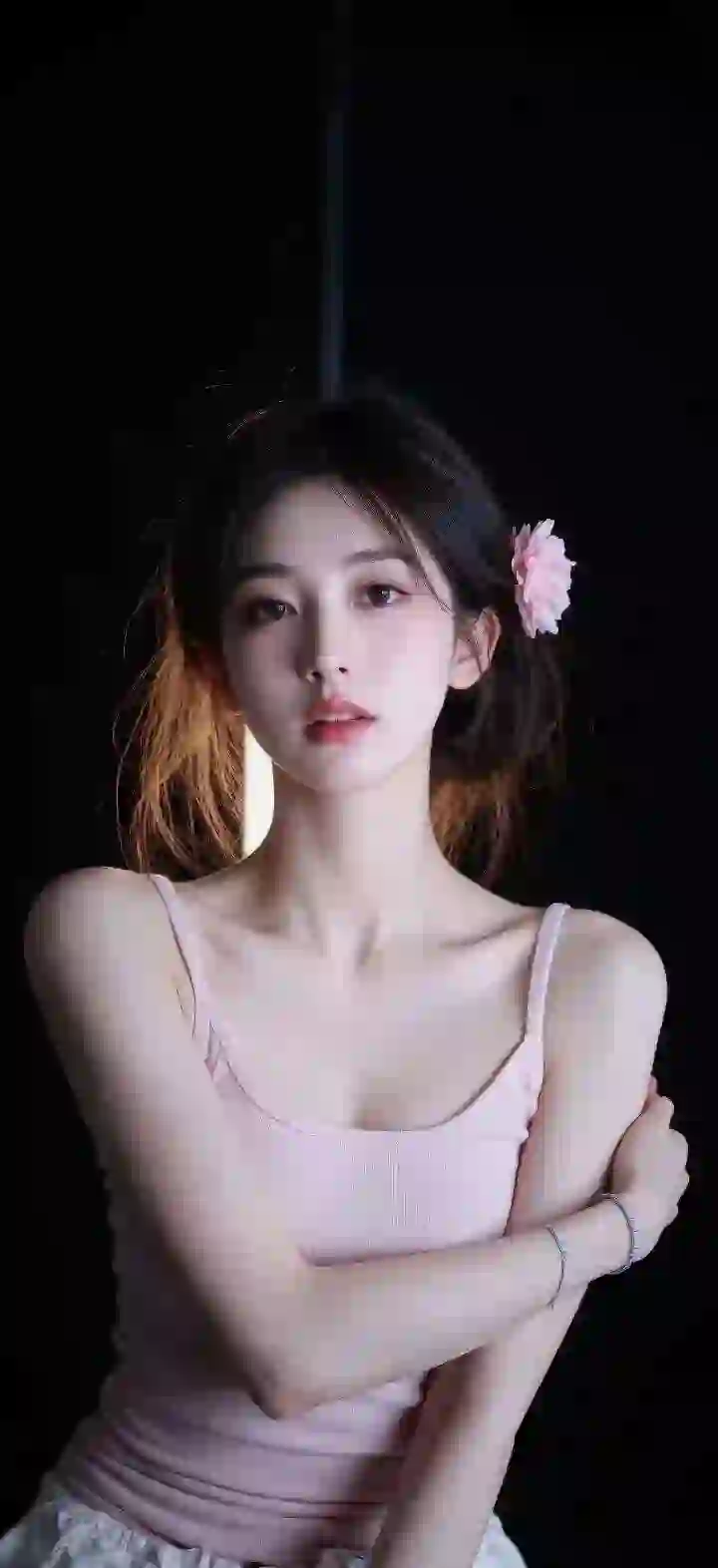 美女 长发美女 性感 粉红色吊带
