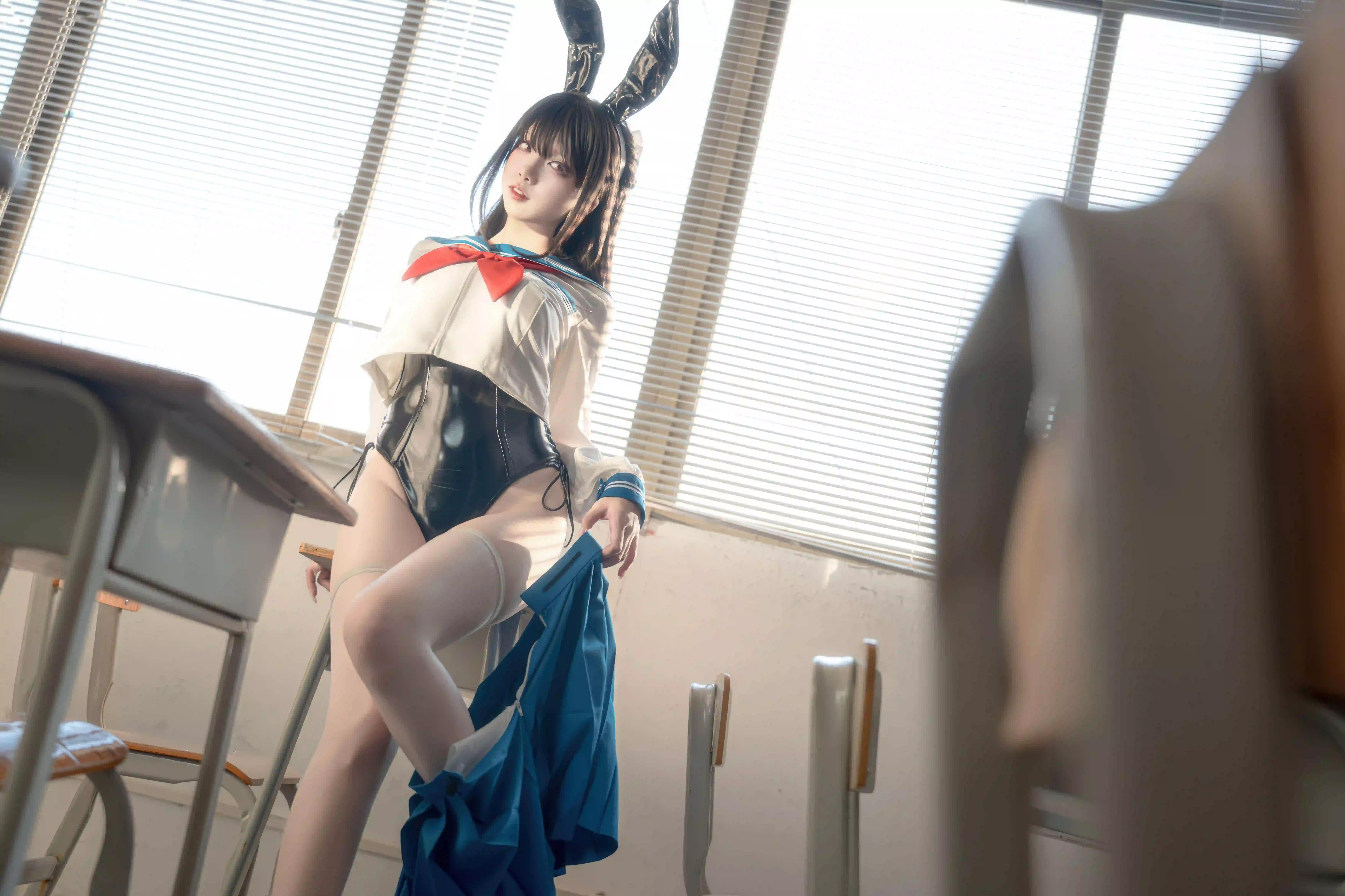 长发性感美女 白色丝袜 兔耳朵 jk穿搭 可爱