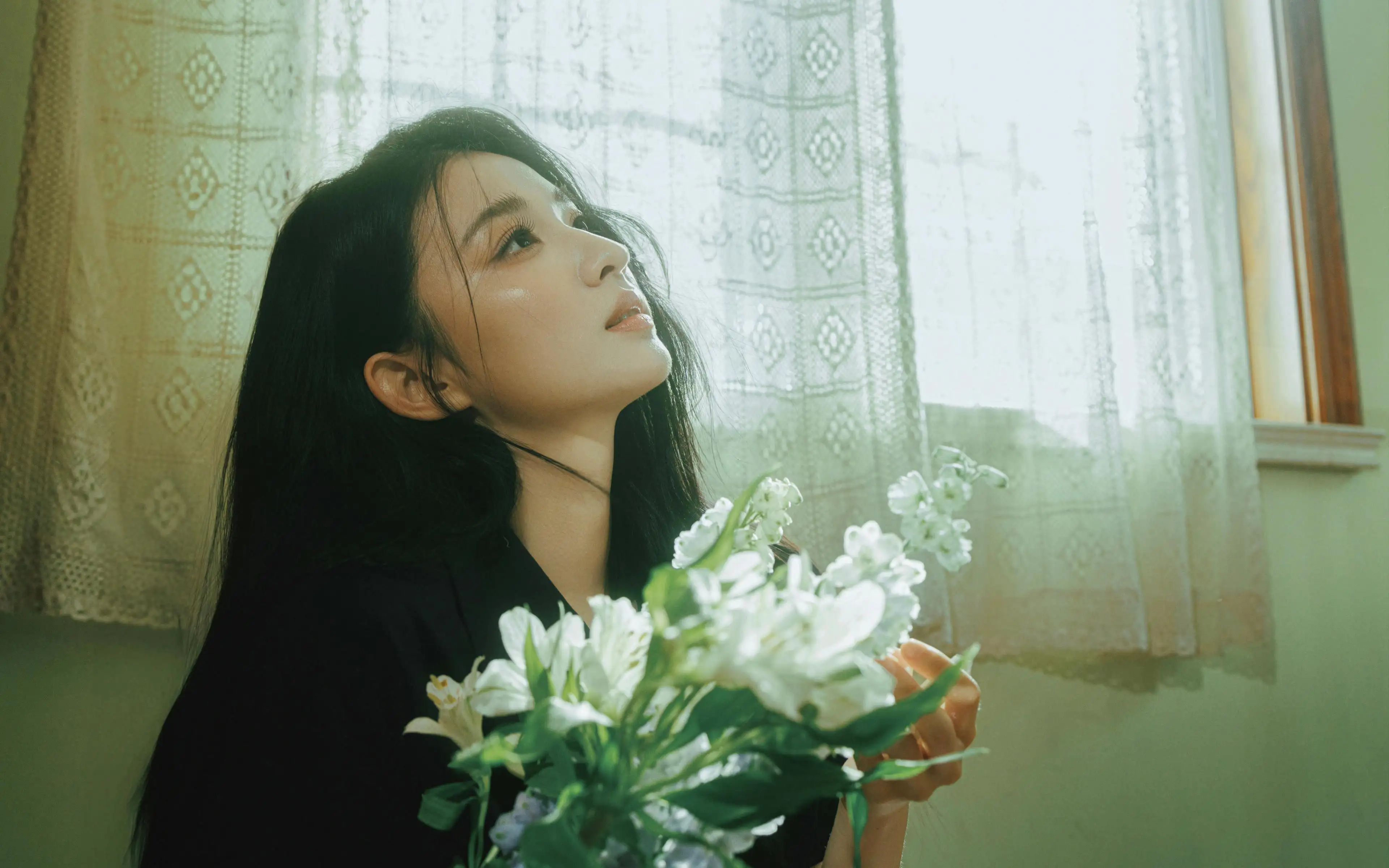 王楚然 室内 鲜花 窗 高清美女 4K壁纸 