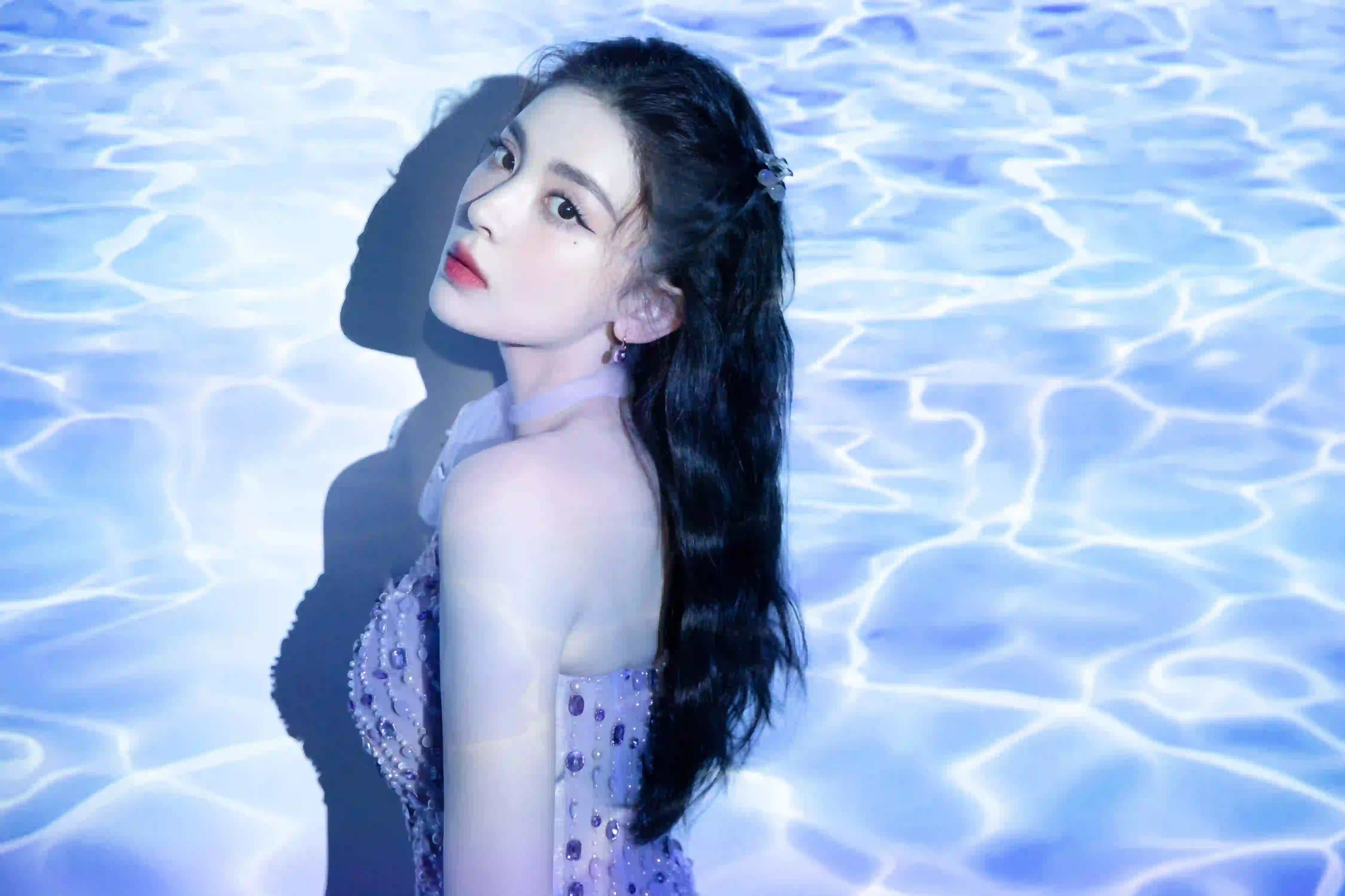 性感美女 水波纹 蓝色