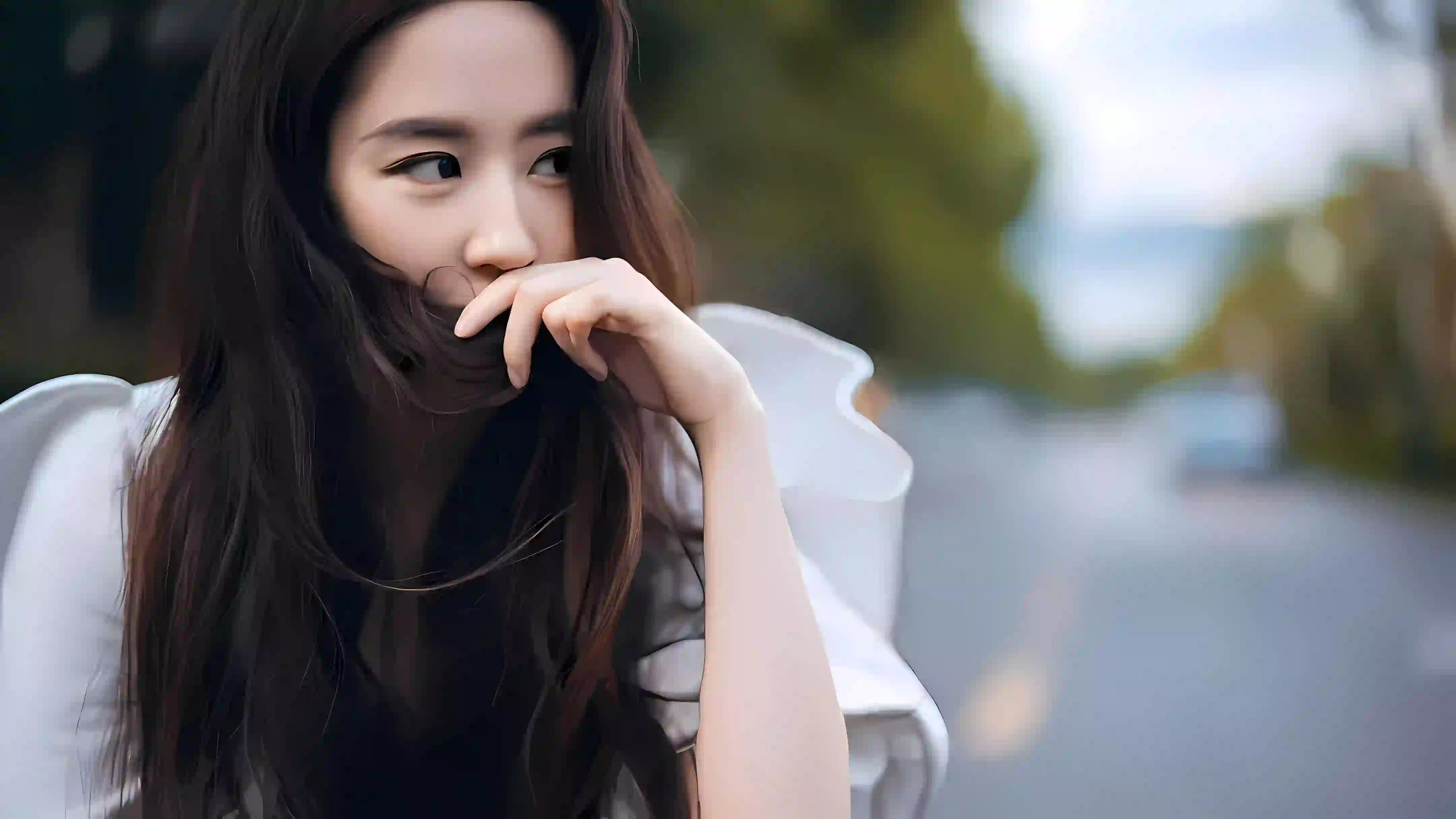 长发美女 美女明星 刘亦菲 户外 道路