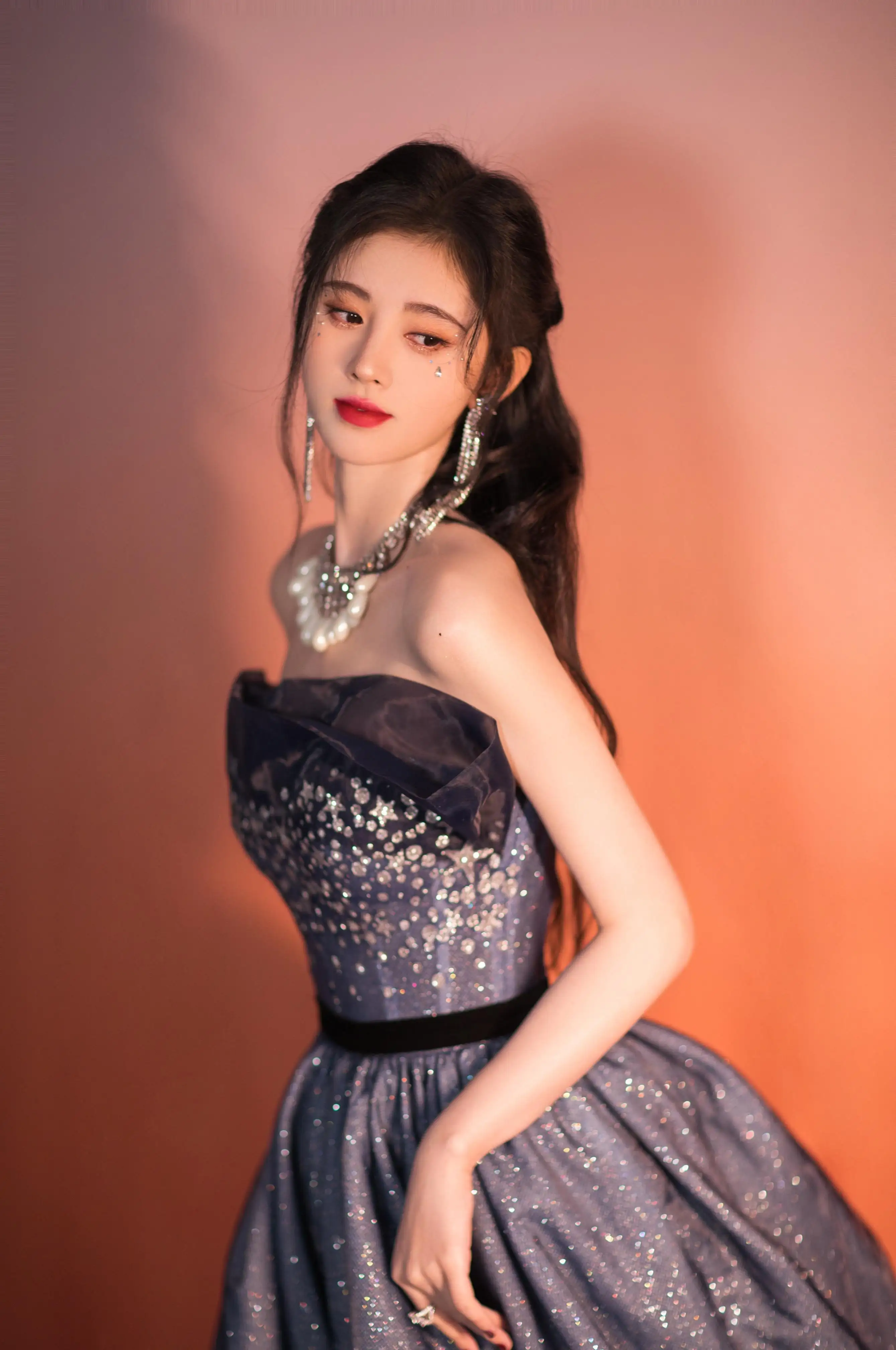 鞠婧祎露肩 唯美4k手机壁纸竖屏美女