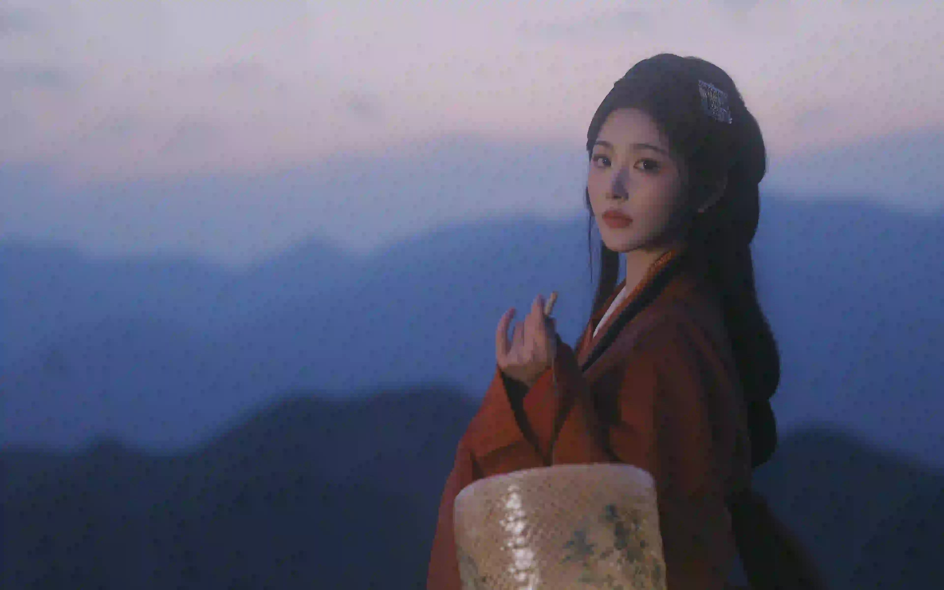 长发美女 孔雪儿 酷酷的女孩 黑色衣服 长腿美女 明星壁纸