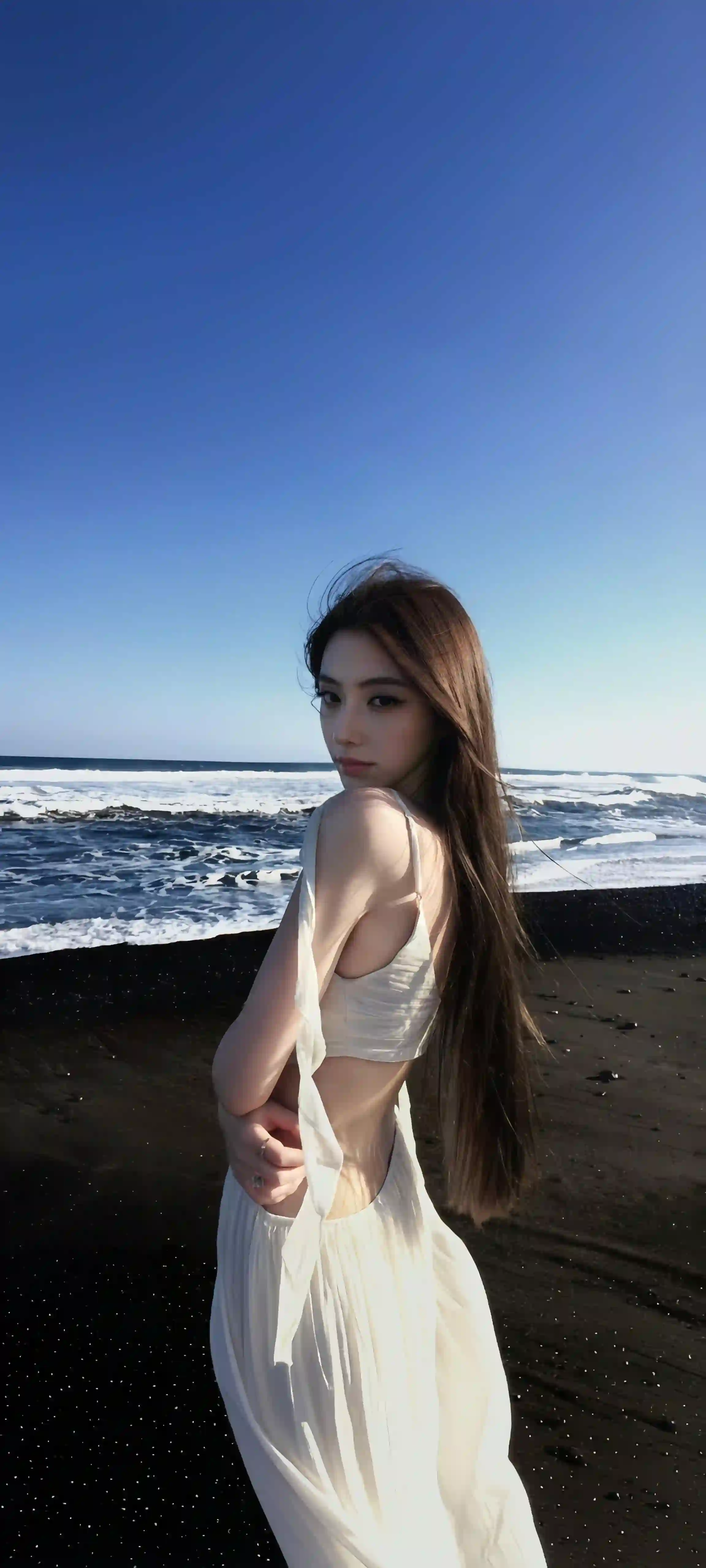 海边 白色长裙 女孩 黑沙滩 唯美 回眸 人像