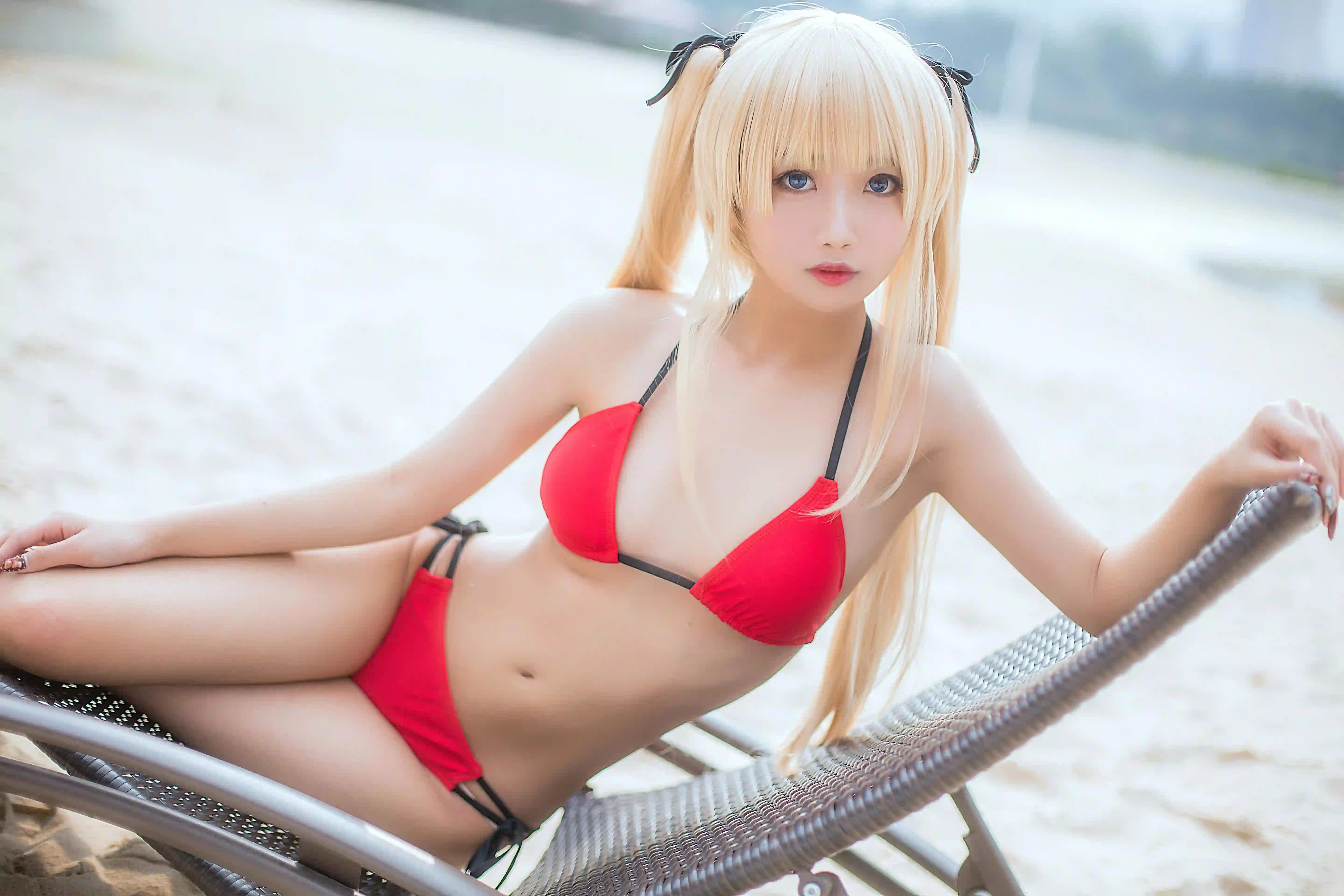 双马尾美女 性感 户外 沙滩 红色泳衣 户外写真