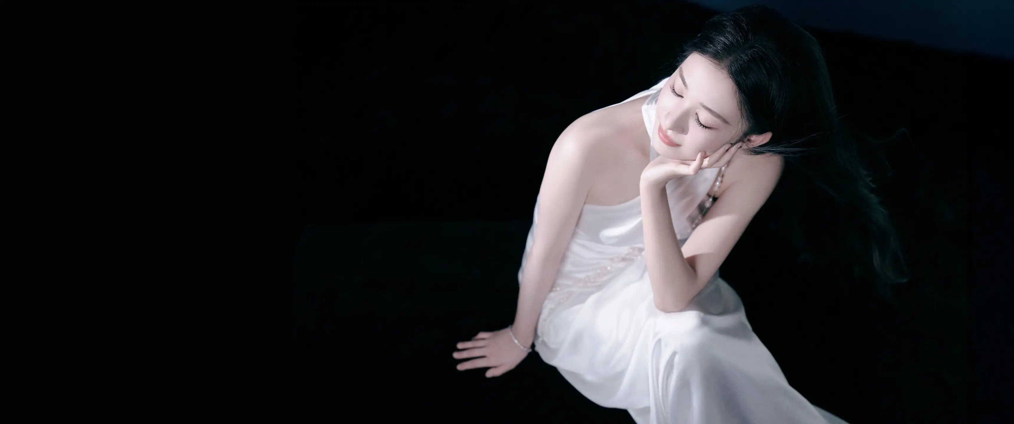 唯美闭眼美女王楚然 白色裙子