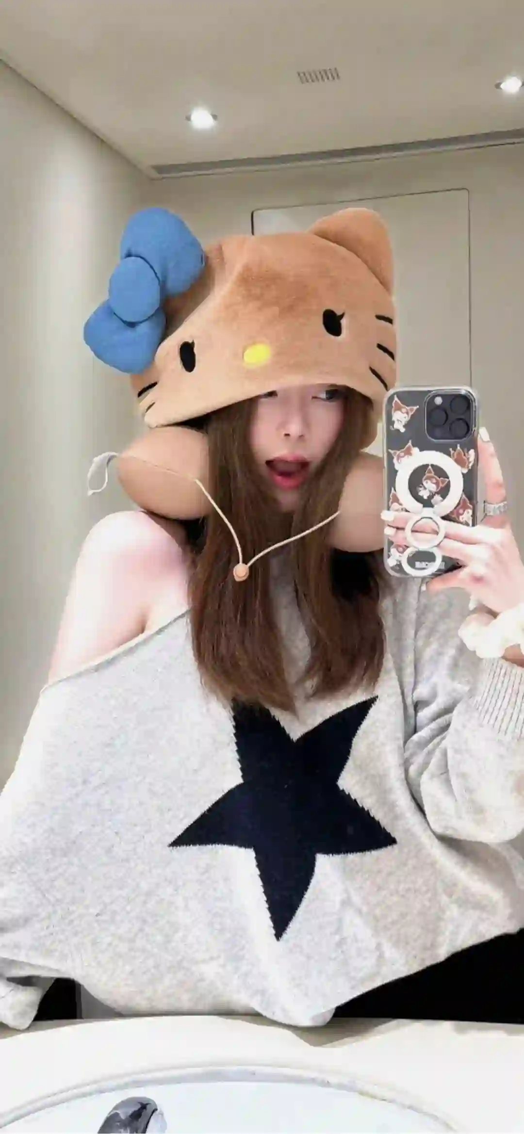 可爱女孩 猫耳毛绒帽子 自拍 蝴蝶结 卡通毛衣