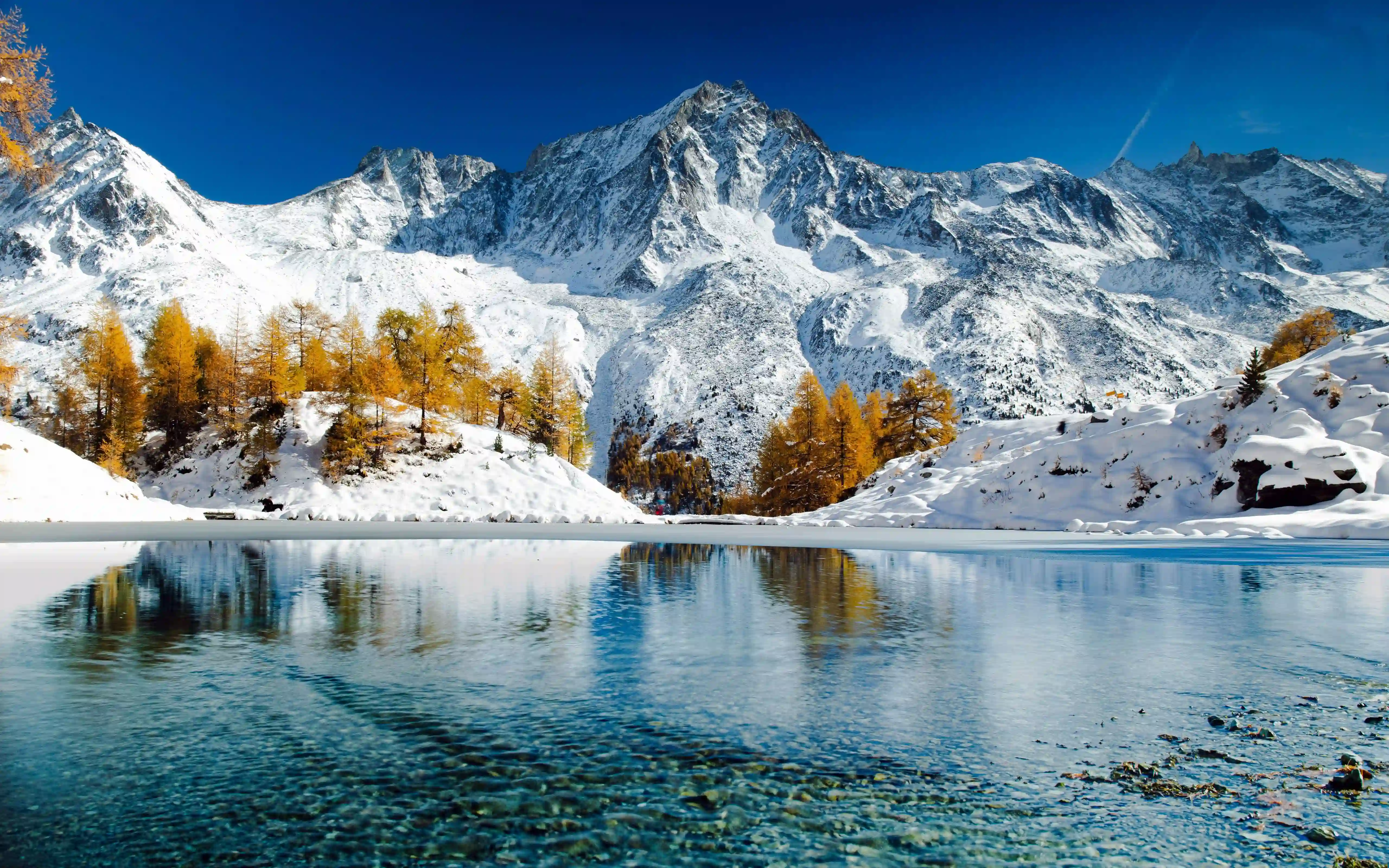 晴空万里 冬日雪景 雪山 冰封湖面 倒影 秋天 水 湖泊