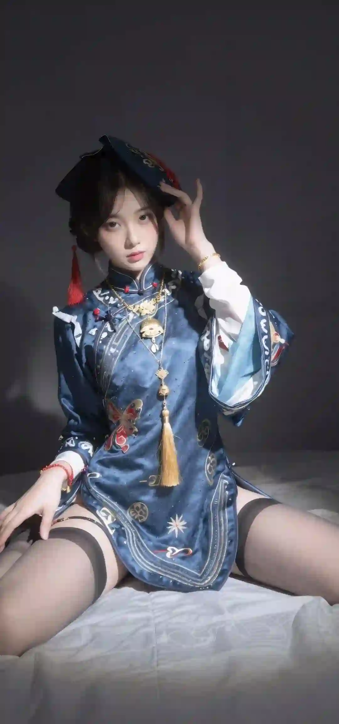 蓝色刺绣中式服装 女性 优雅 帽子