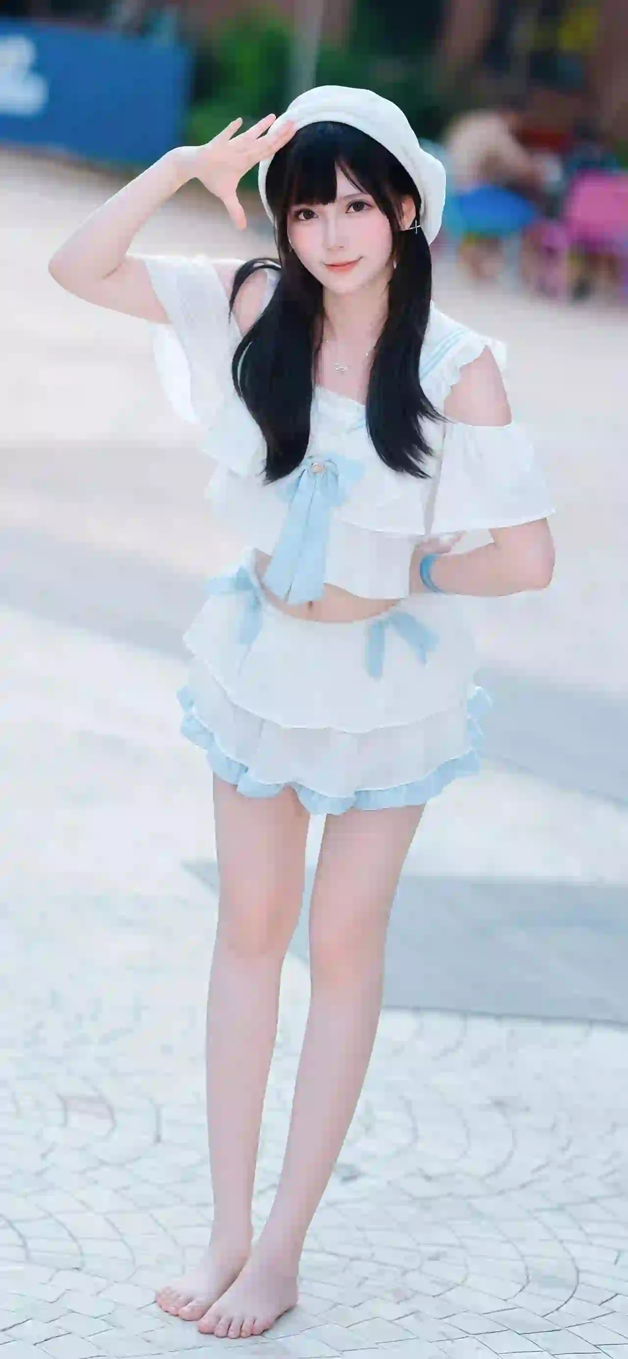 可爱女孩 长腿美女 户外 白色短裙 双马尾女孩