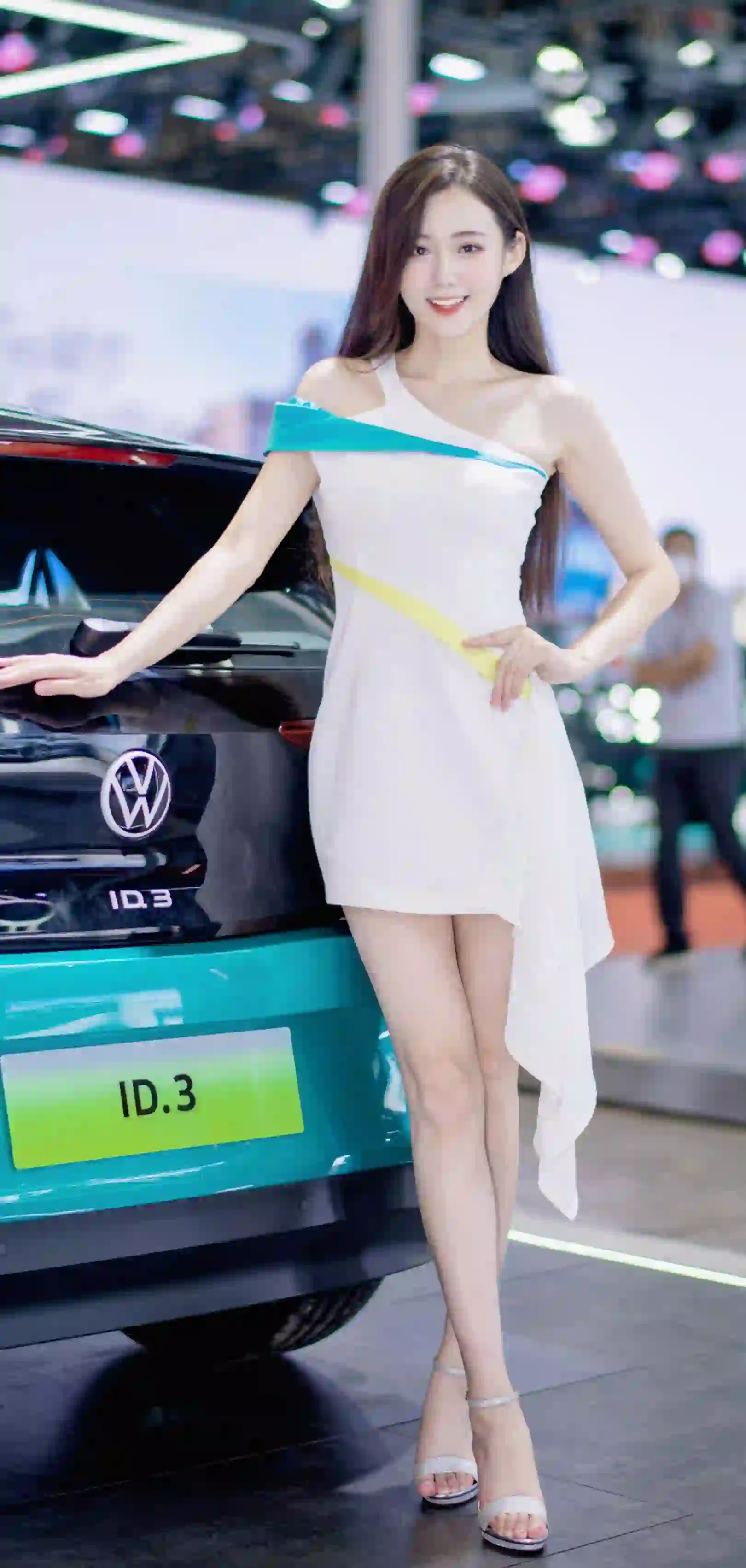 美女 长发美女 长腿美女 车模 性感