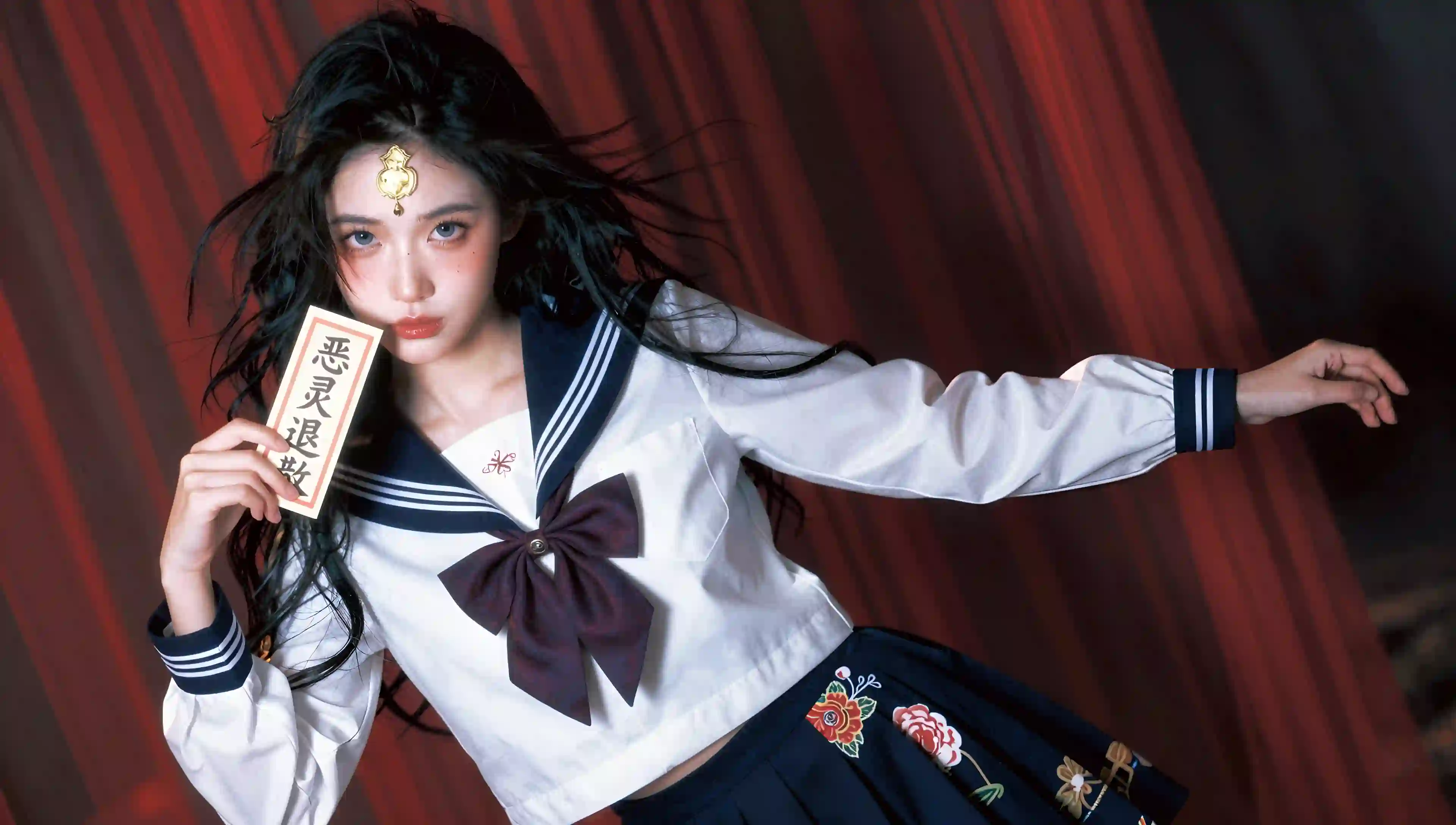 长发清纯美女 白色衣服 黑色裙子 jk穿搭