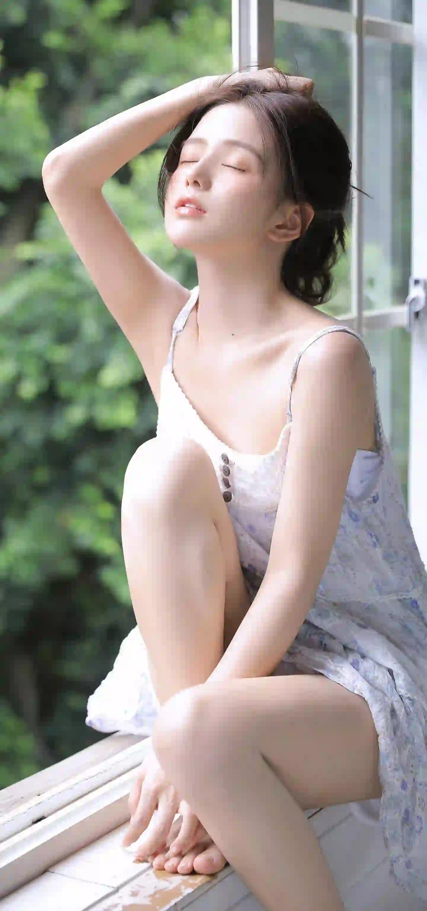 长发美女 清纯 吊带 唯美 闭眼