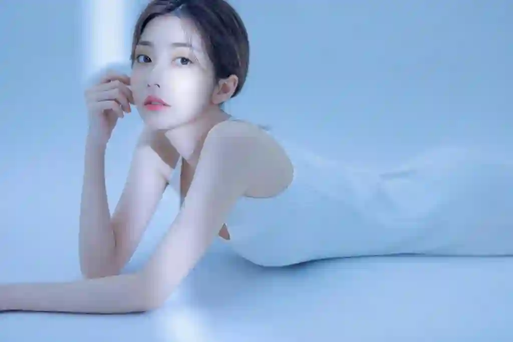 长发吊带美女 清纯美女 光