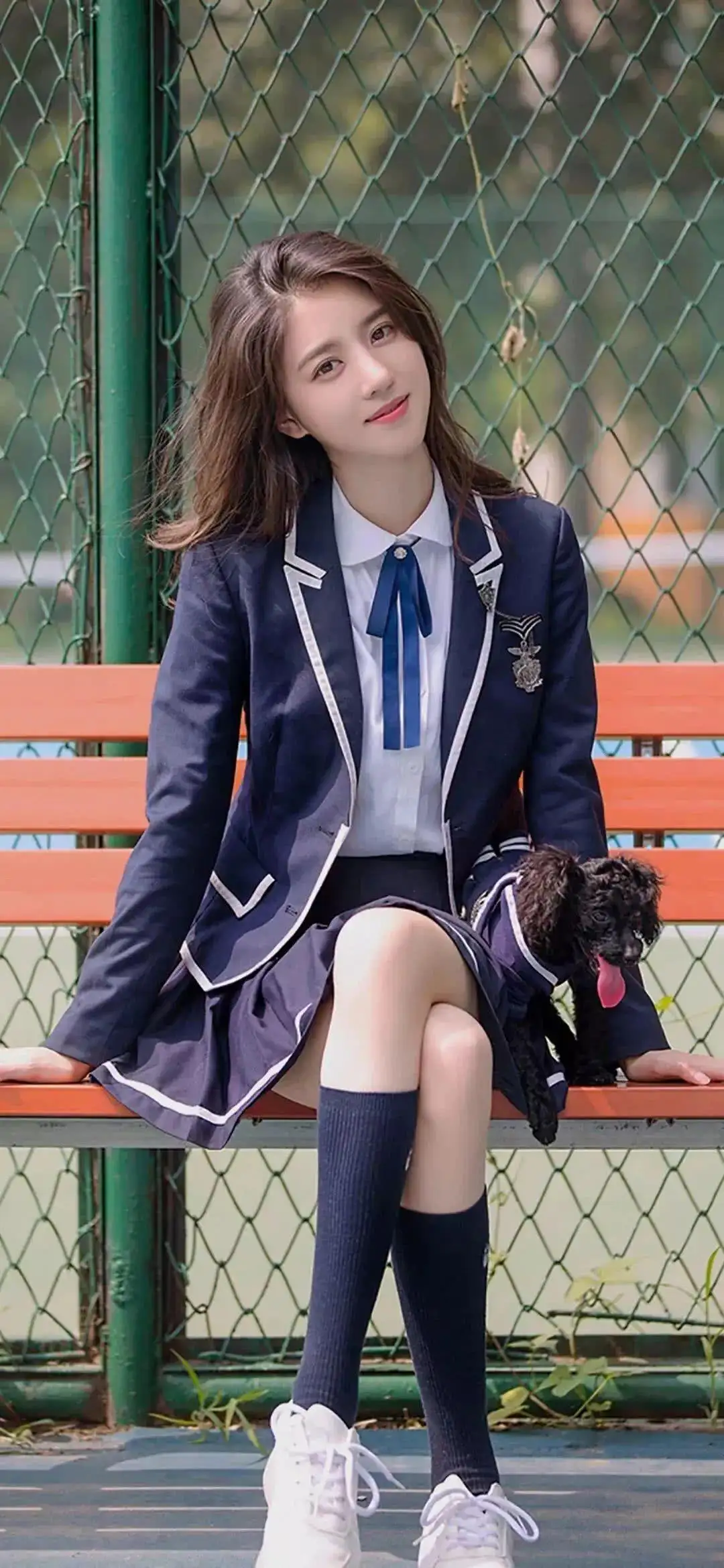 户外｜体育馆的长发黑丝jk美女