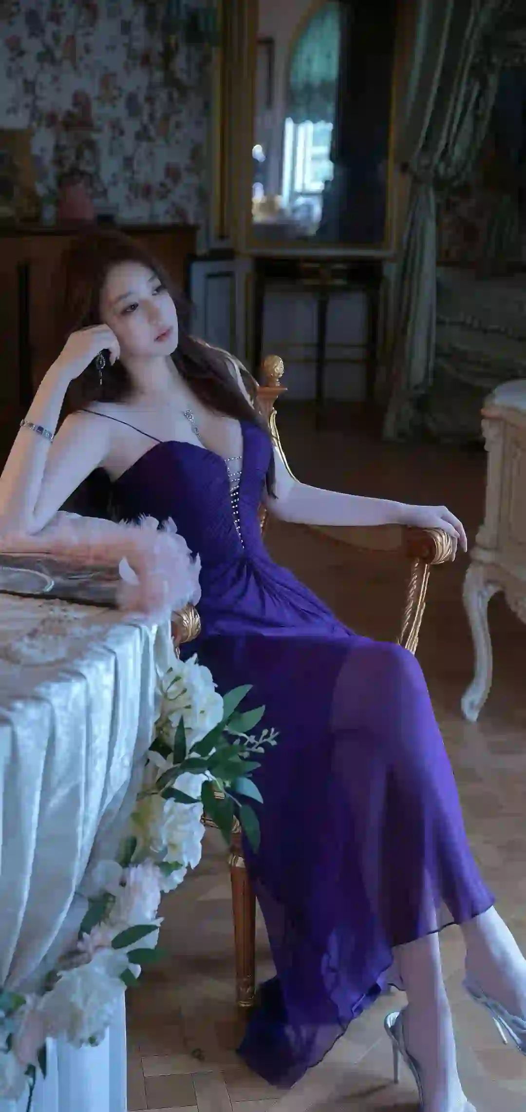 紫色长裙美女 长腿美女 性感美女 吊带抹胸穿搭