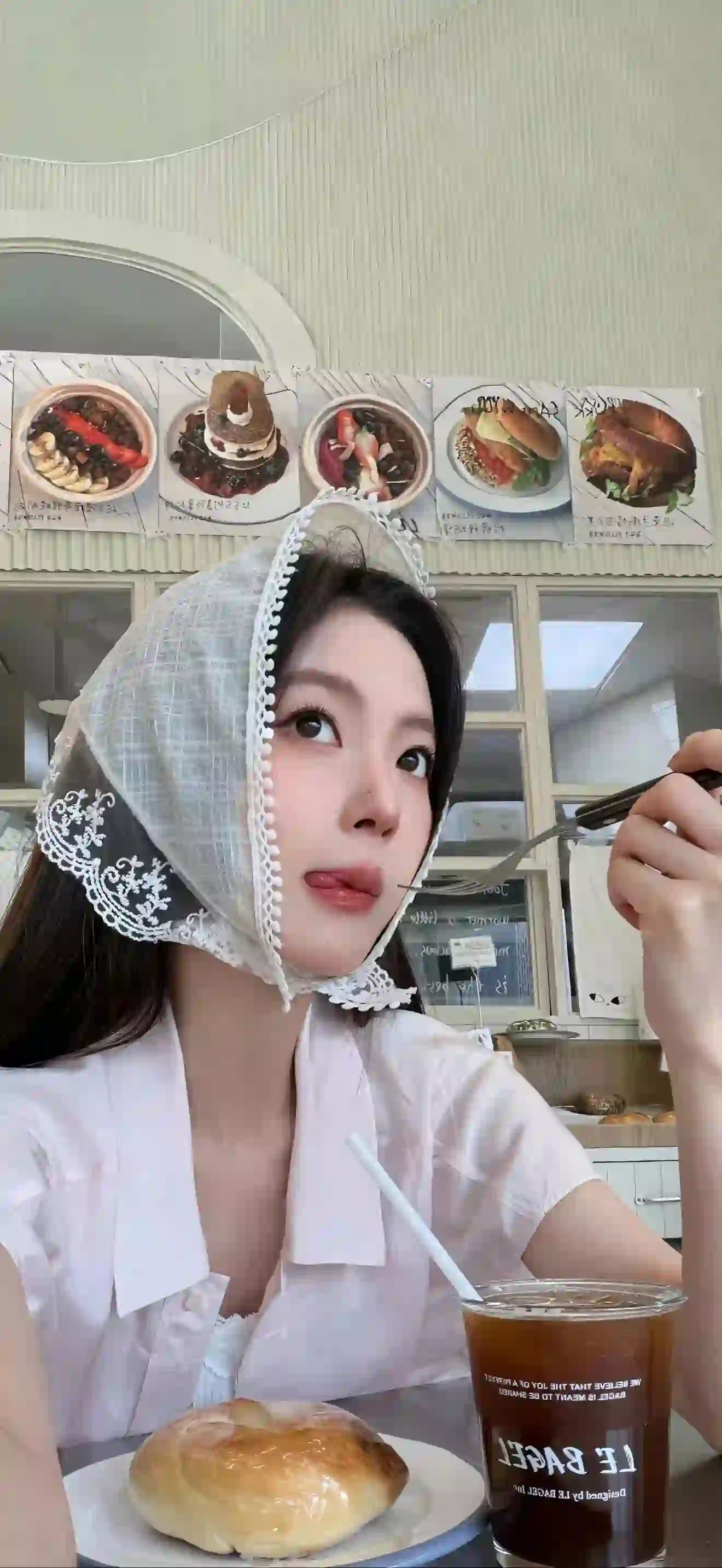美女 长发美女 咖啡 汉堡