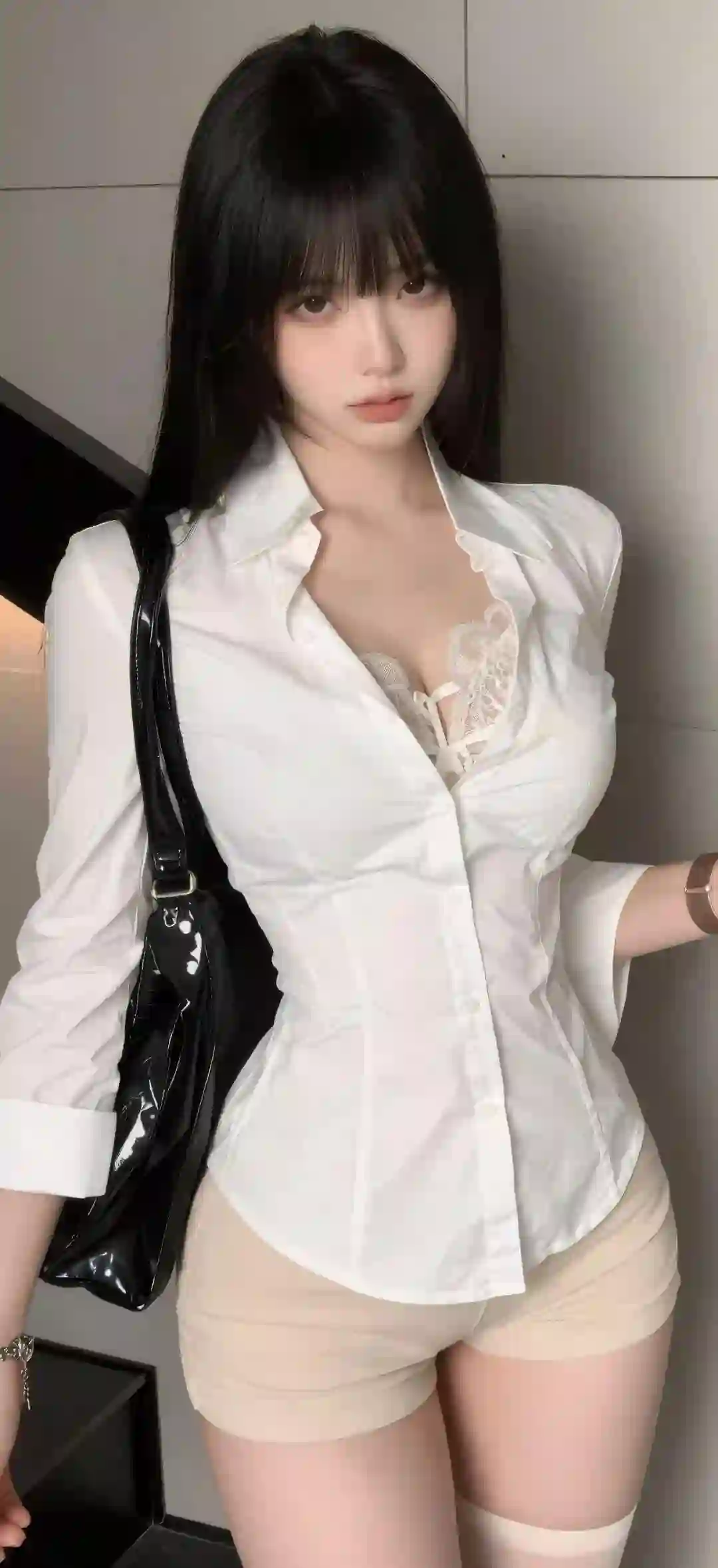 黑色长发 白衬衫 时尚穿搭 女孩 日常 蕾丝 短裤 简约
