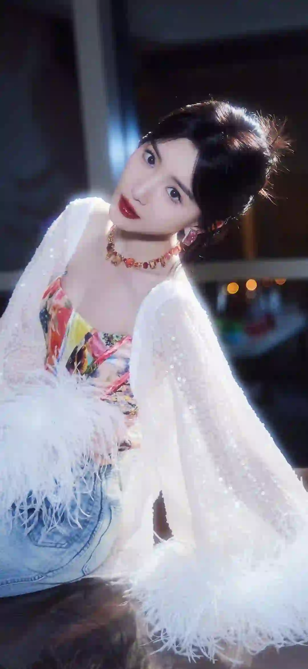 性感美女 毛晓彤 口红 白色衣服 