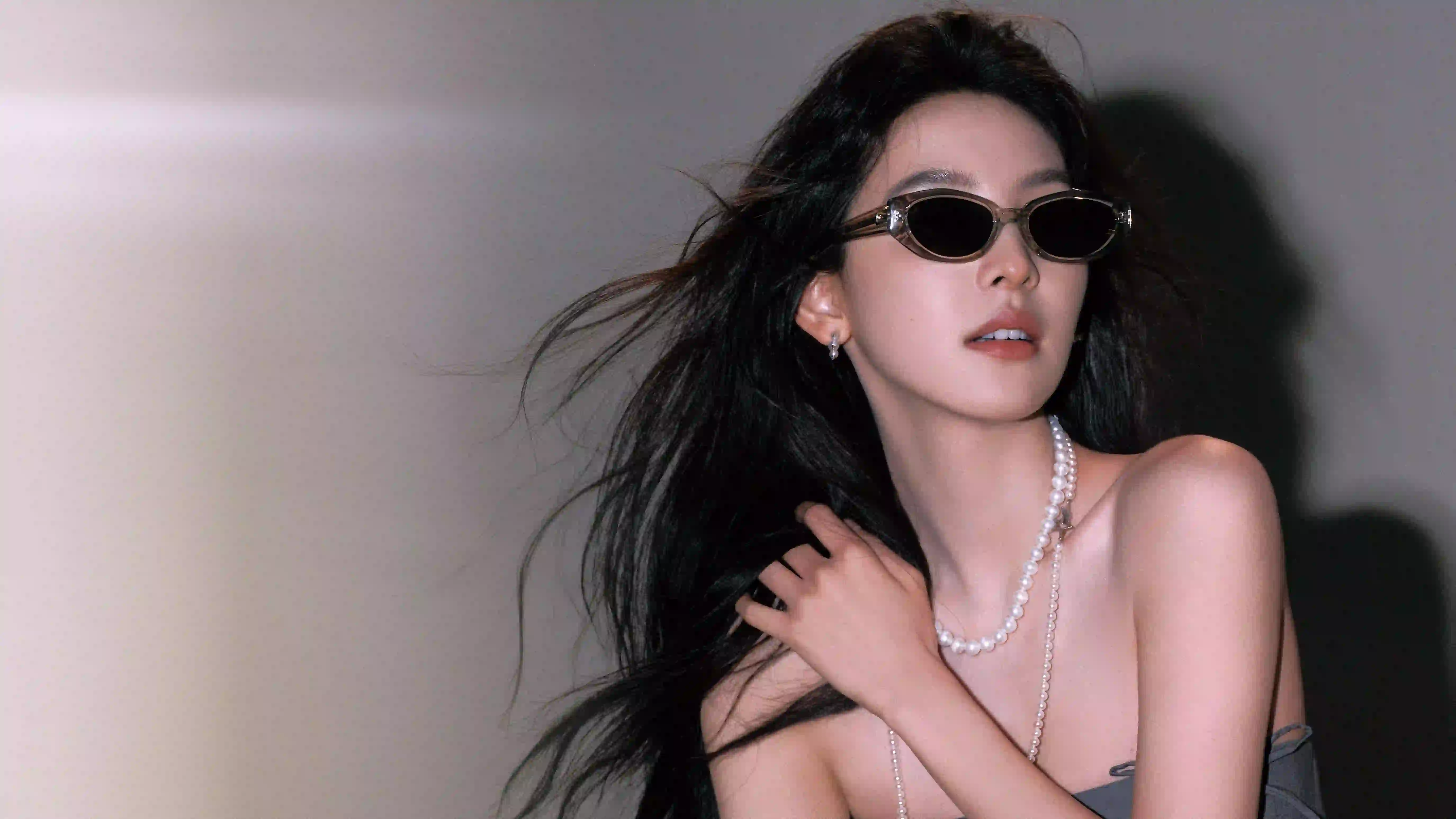 长发美女 章若楠 明星  墨镜