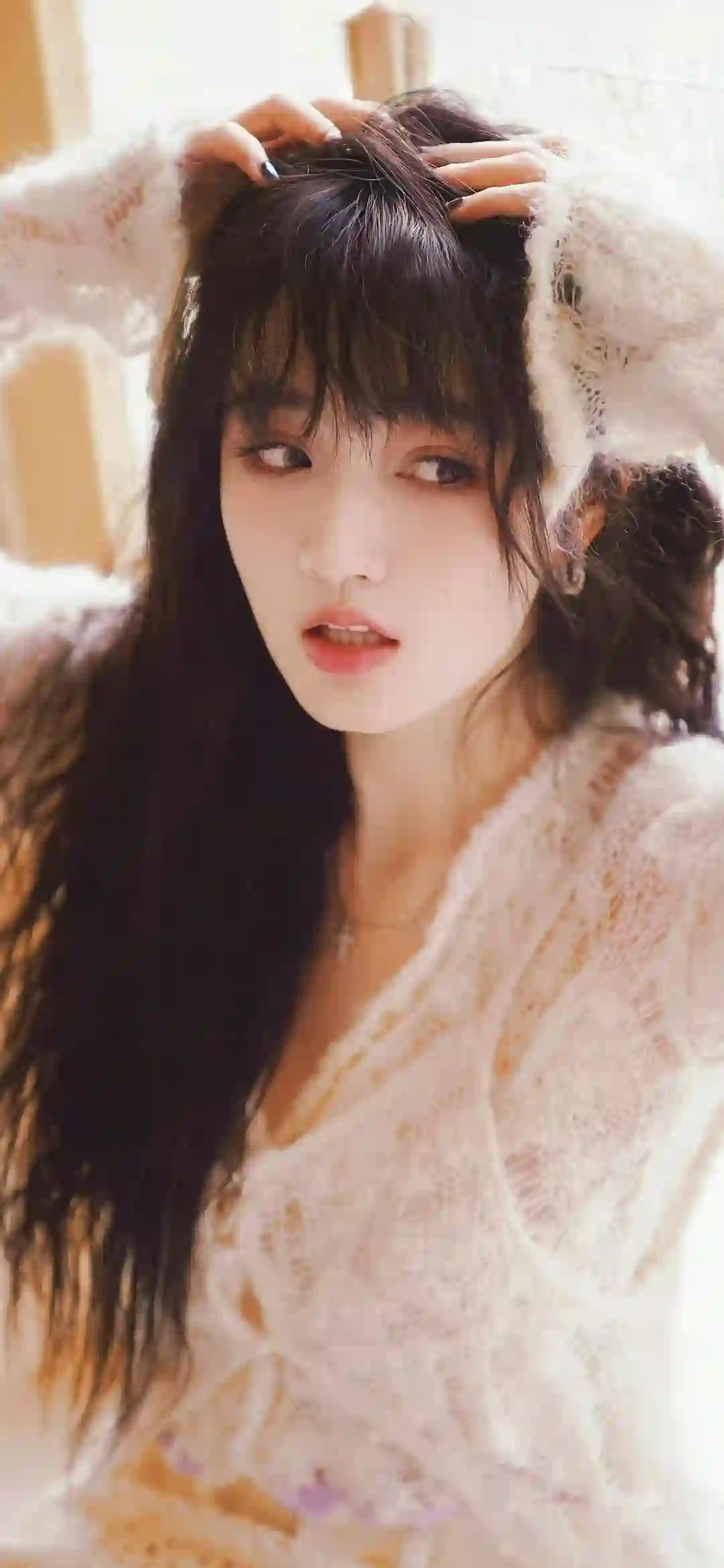 长发女孩 居家写真 白色衣服