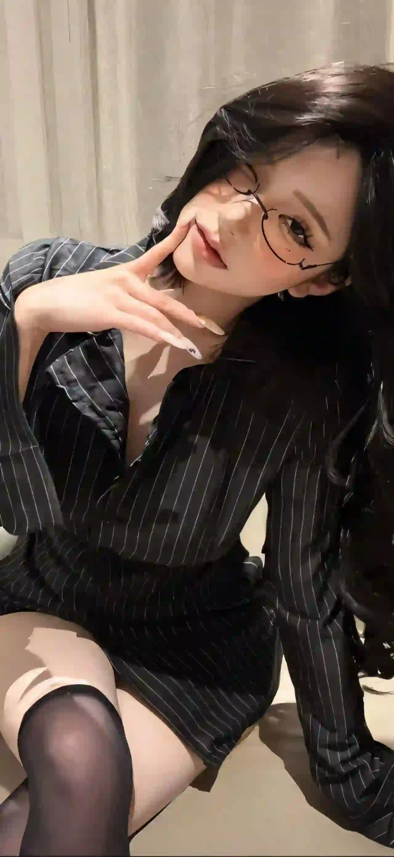 美女 长发美女 性感 眼镜黑丝美女 个性穿搭