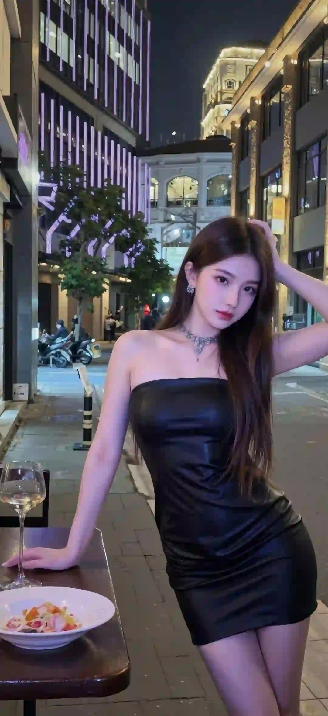 黑色裙子 长腿丝袜美女 抹胸穿搭