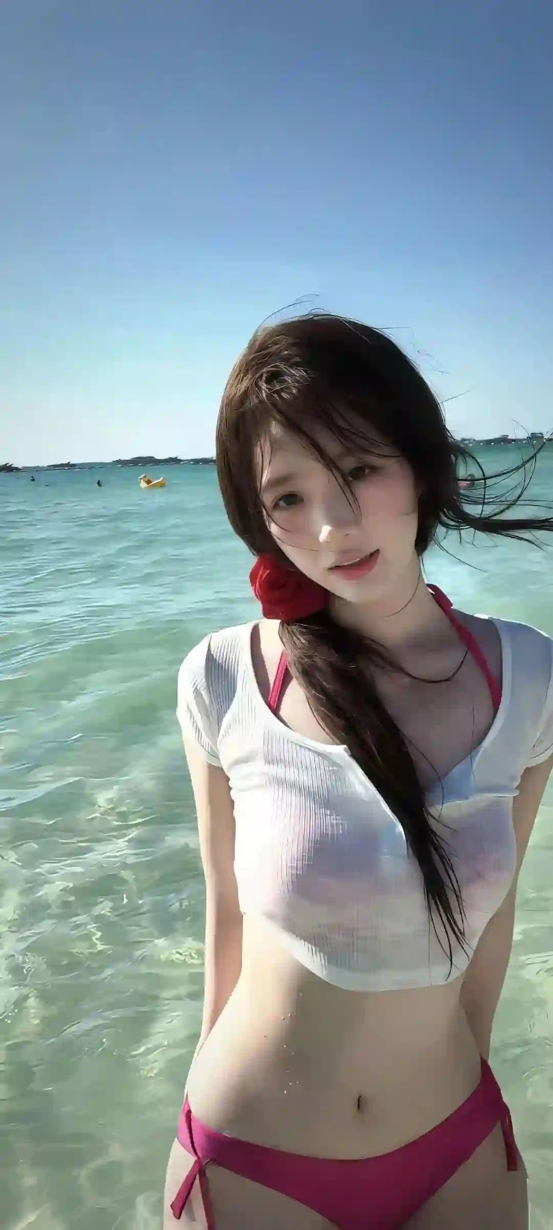 海边比基尼美女 碧海蓝天 玫瑰花发饰 度假 清澈海水