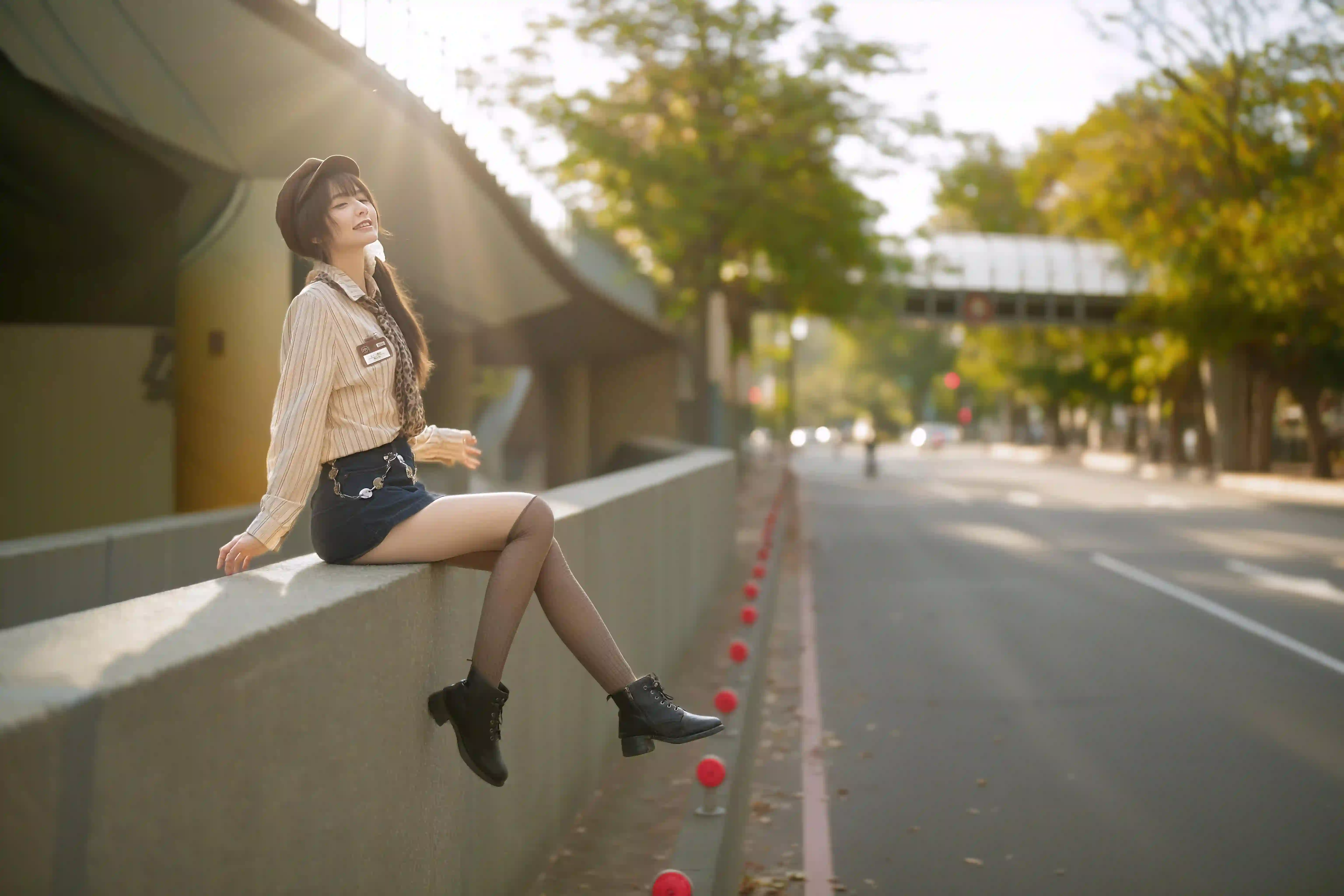 戴着帽子的女孩 长腿丝袜美女 户外 丝袜 街道