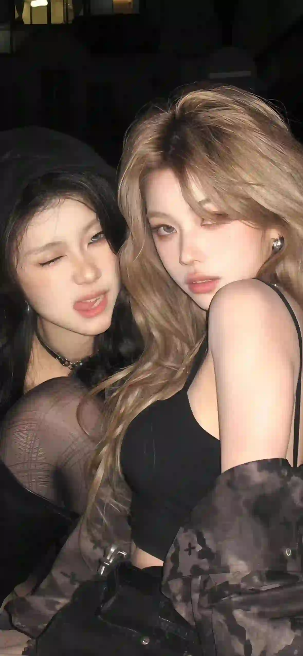 美女 两个美女 丝袜 吊带