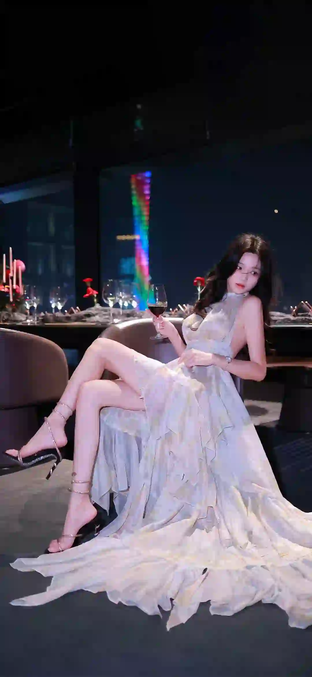 长发美腿 白色裙子