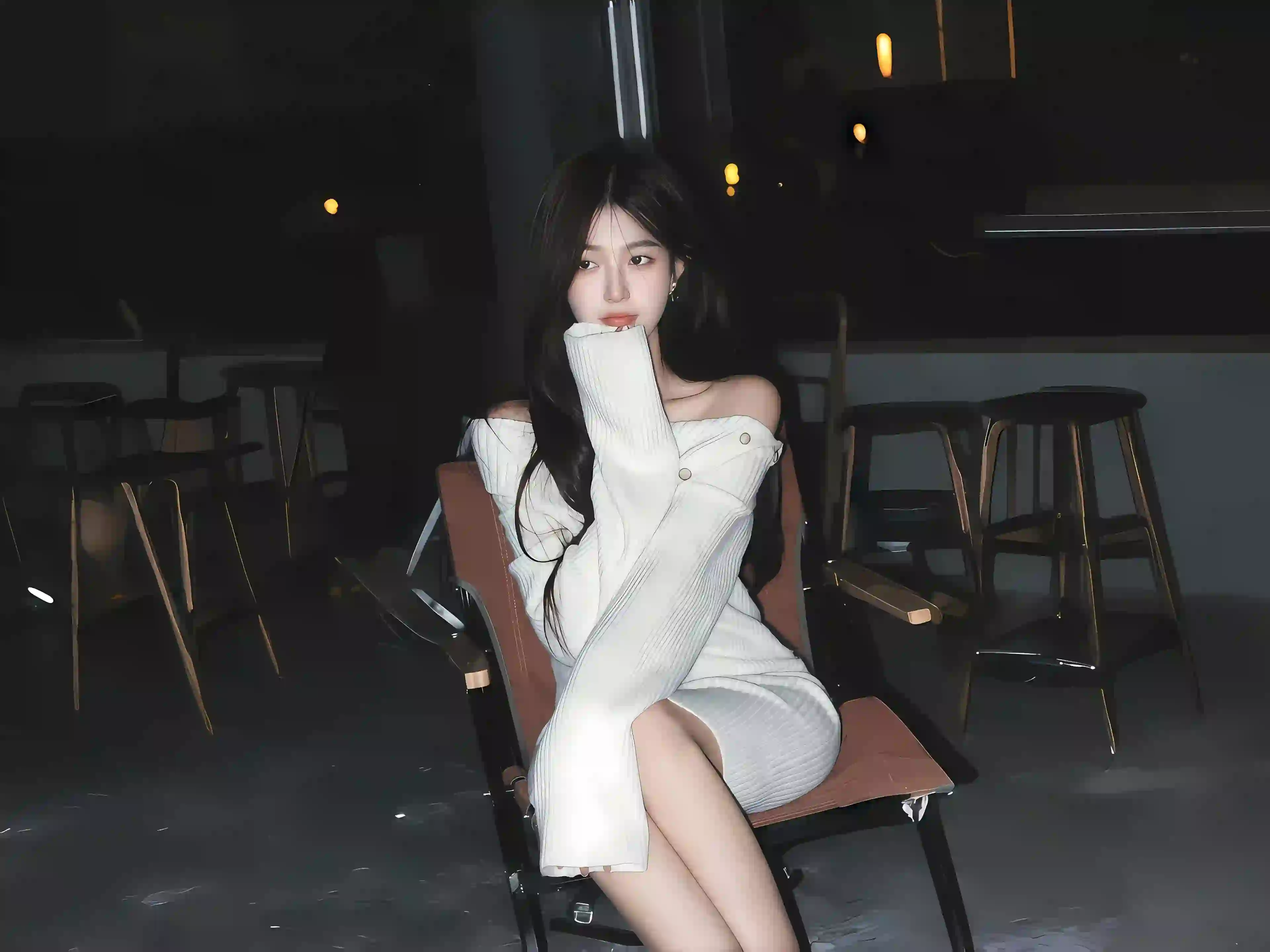 长发美女 白色抹胸长裙 长腿美女